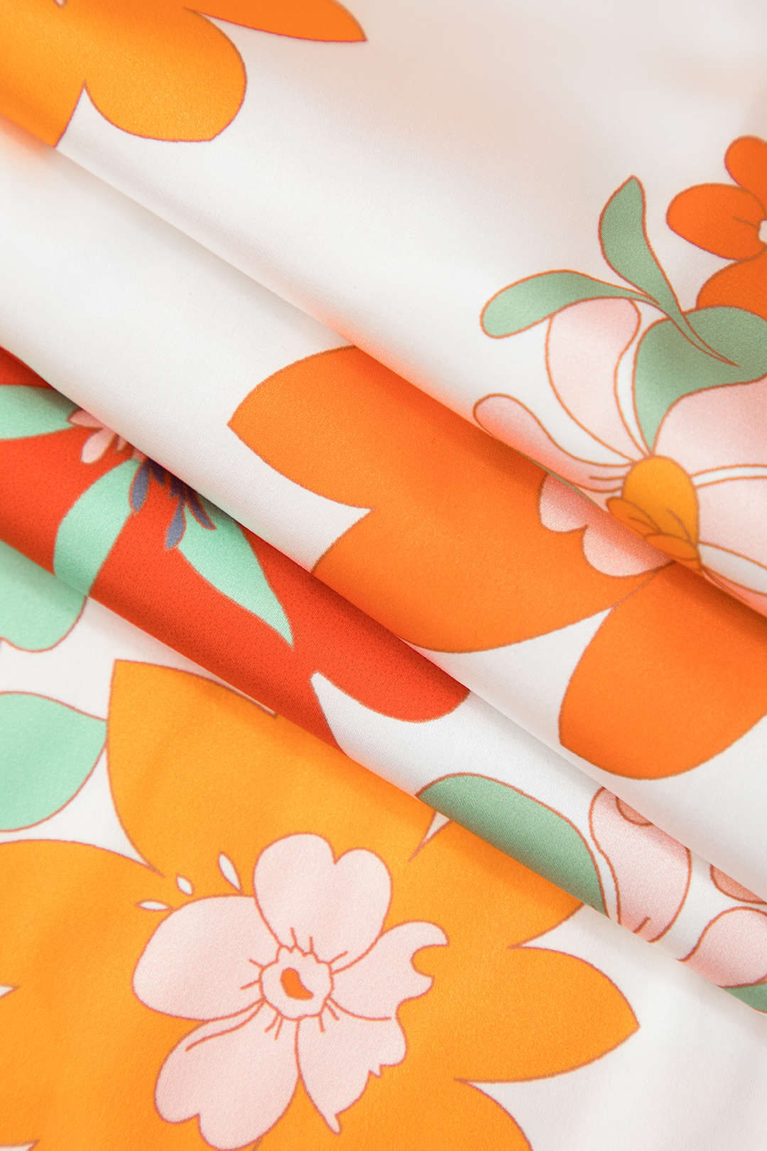 Çiçek Desenli Dantel Detaylı V Yaka Maxi Elbise