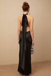 Olyssa Ginevra Siyah Boyundan Bağlamalı İnci Saten Maxi Elbise