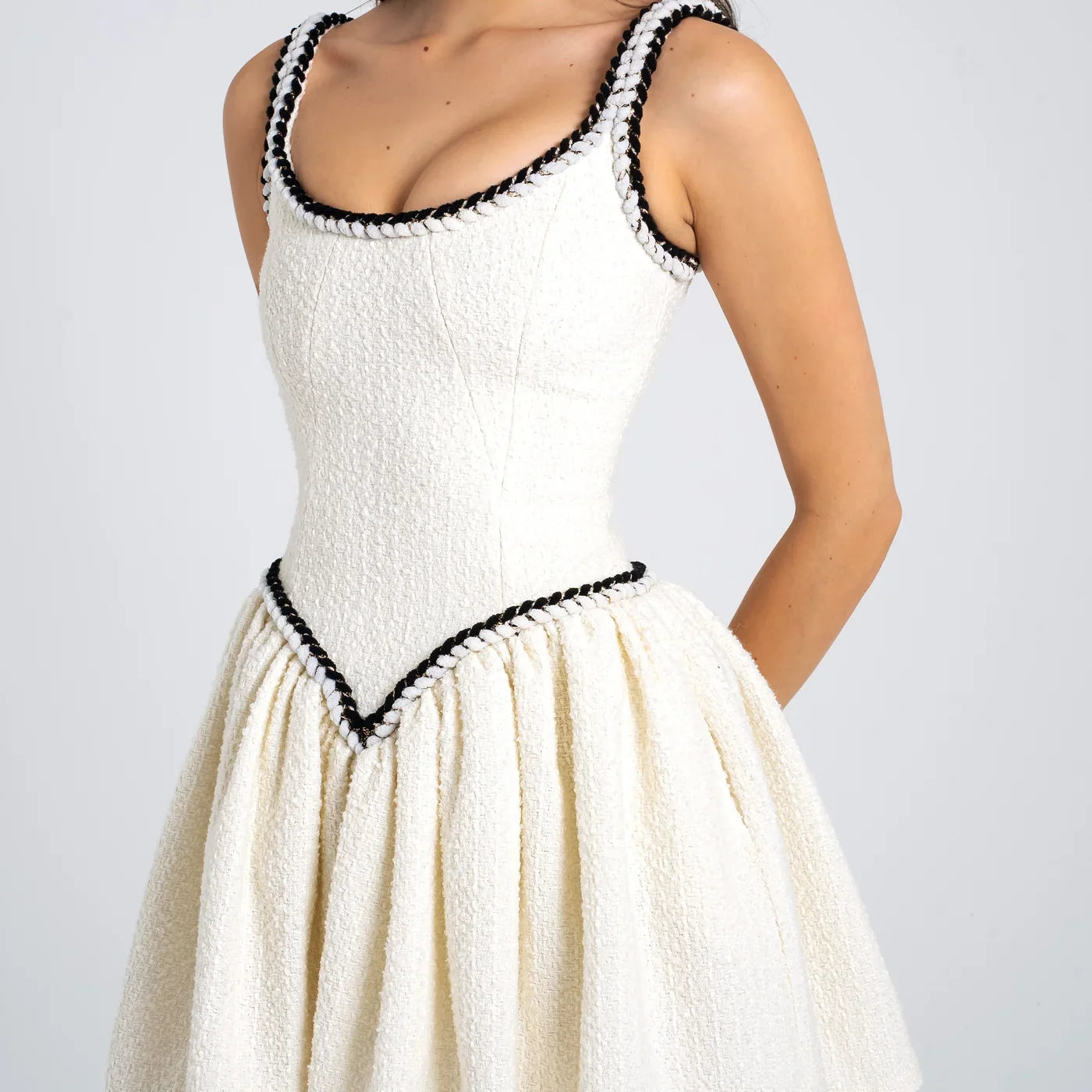 Olyssa Kontrast Bağlama Detaylı Pliseli Tweed Kısa Elbise