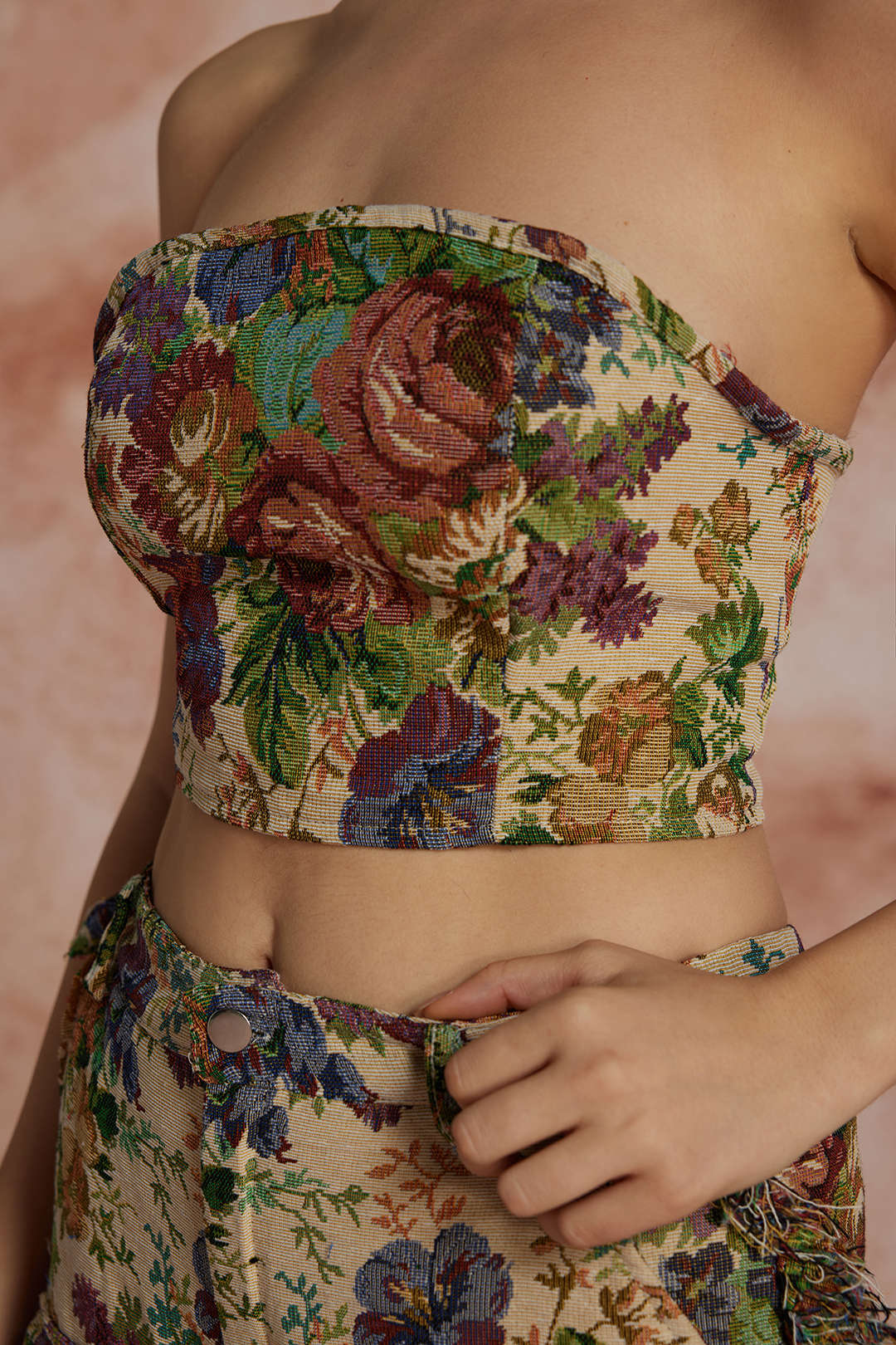 Çiçek Desenli Franjlı Bağcıklı Sırt Dekolteli Bluz Ve Düğmeli Cepli Pantolon Seti