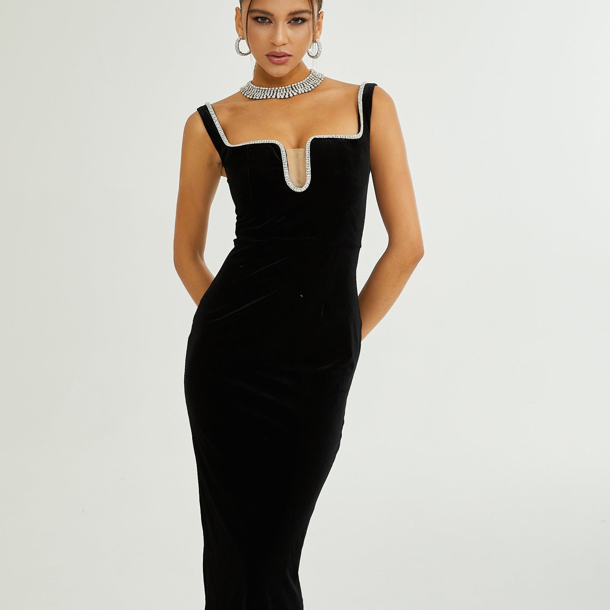 Olyssa Blanche Siyah U Yaka Midi Elbise