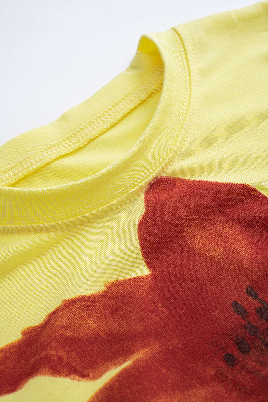 Çiçekli Kontrast Baskılı Yuvarlak Yaka Kısa Kollu Tişört