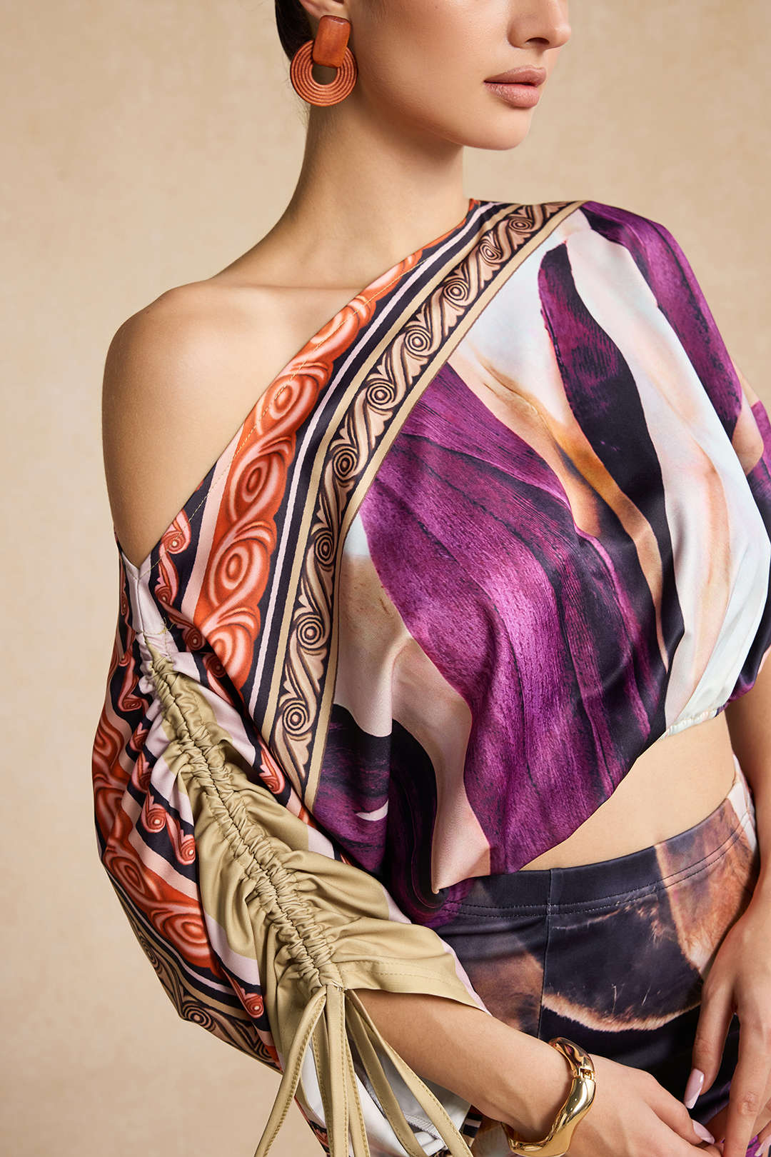 Soyut Çiçek Desenli Uzun Kollu Bluz ve Midi Etek Takımı