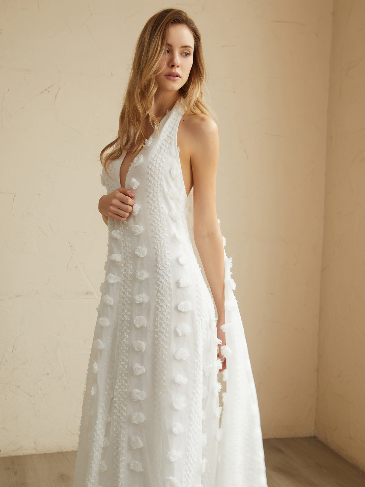 Olyssa Rozetli Boyundan Bağlamalı Uzun Elbise