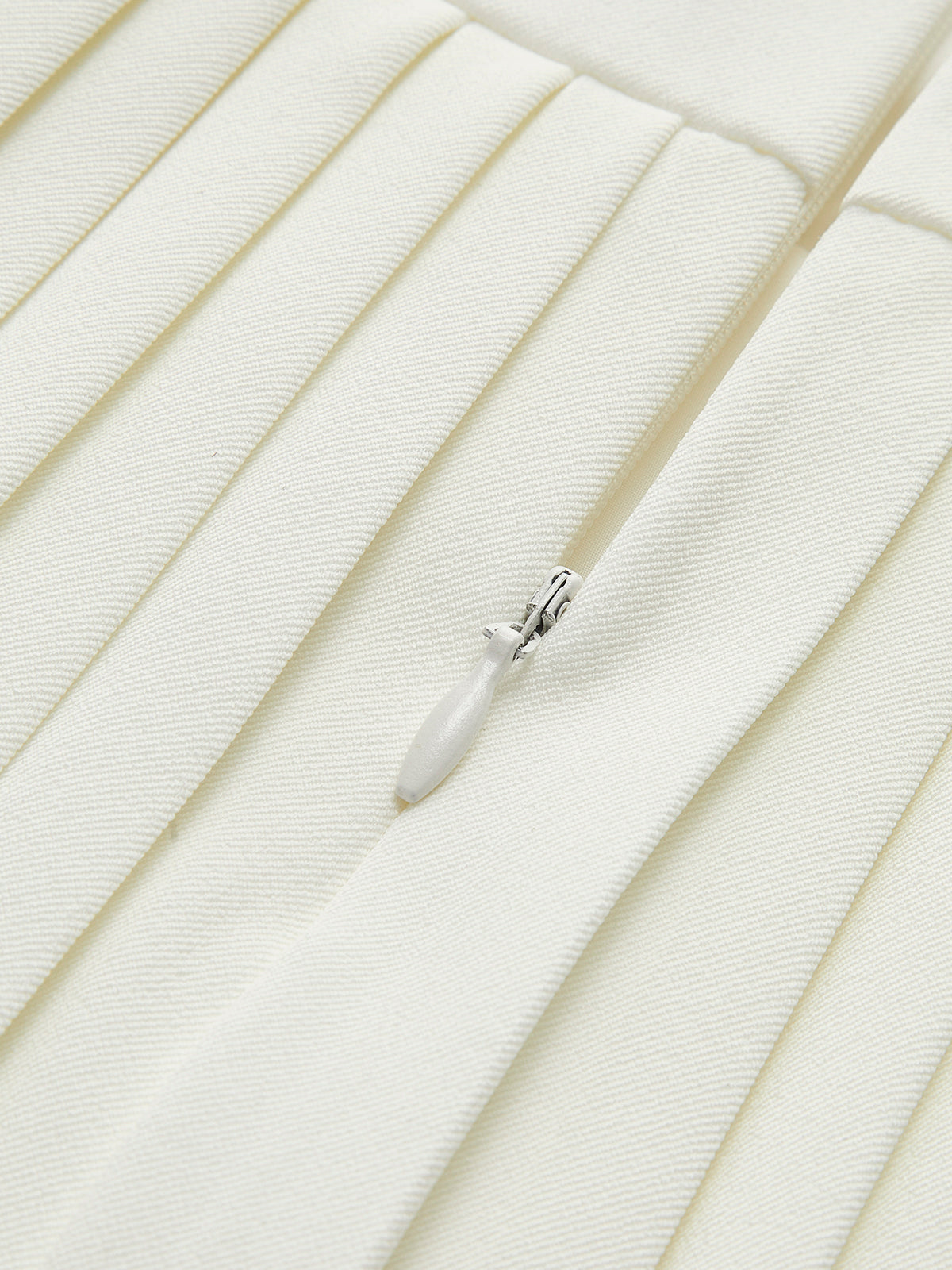 Metal Detaylı Pileli Kısa etek