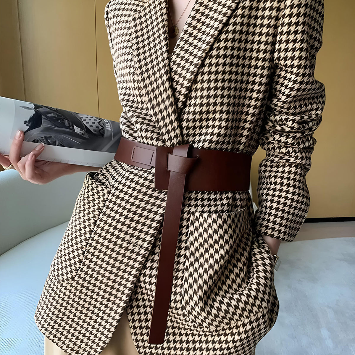 Damat Desenli Kemerli Kesik Blazer