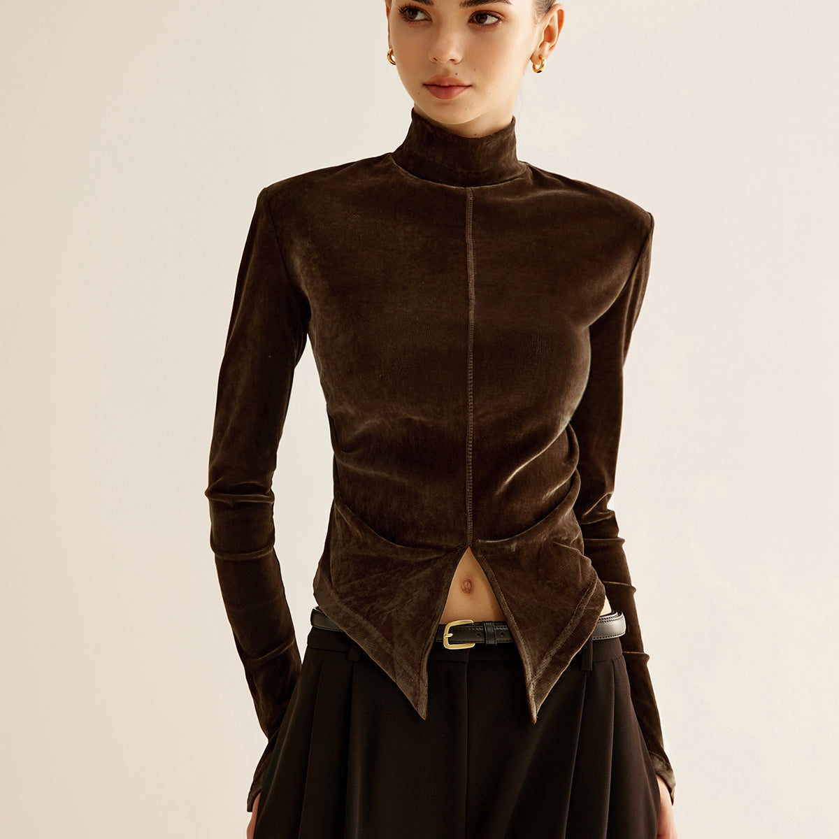 Kadife Yüksek Yaka Yırtmaçlı Tişört