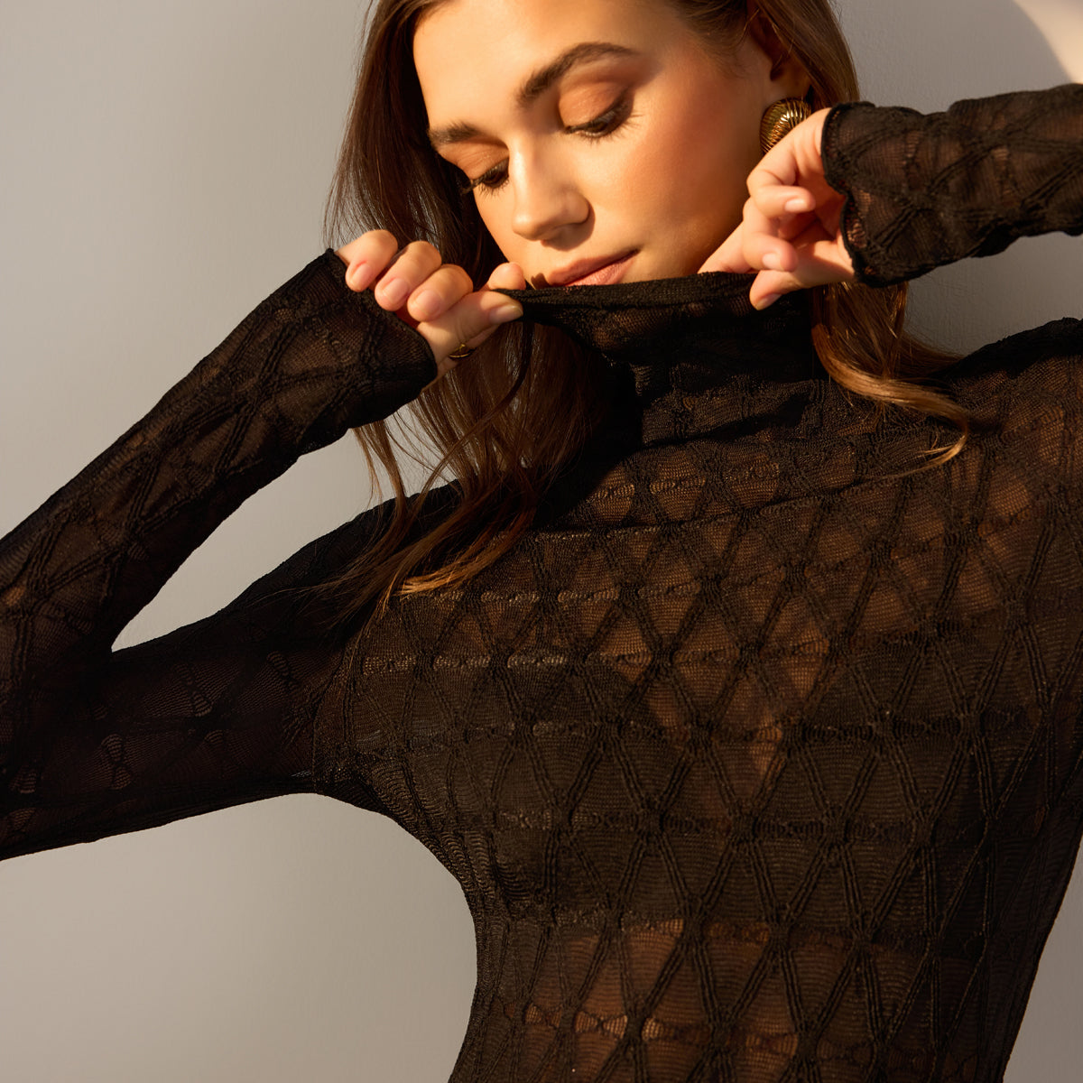 Marul Trimli Yarı Şeffaf Dokulu Bluz