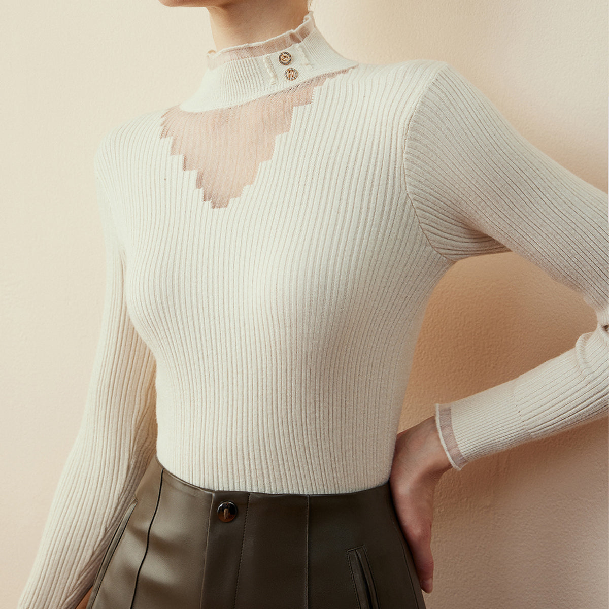 Yüksek Yaka Şeffaf Detaylı Dar Bluz