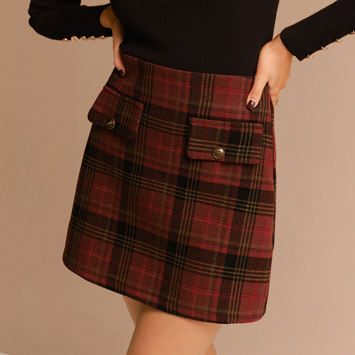 Şık İki Renkli Kısa Etek ile Zahmetsiz Stil