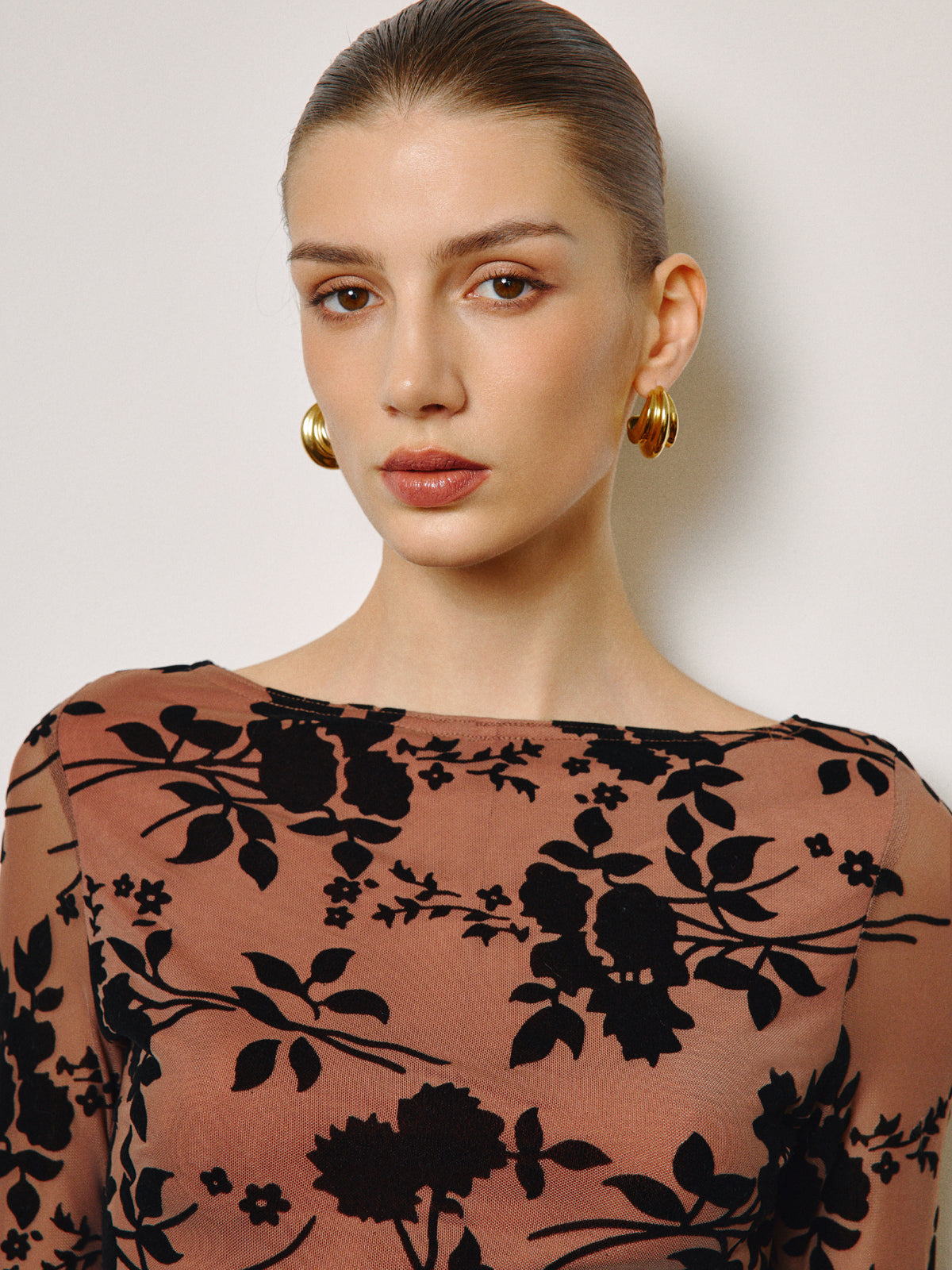 Olyssa Yarı Şeffaf Flok Çiçekli Kısa Elbise