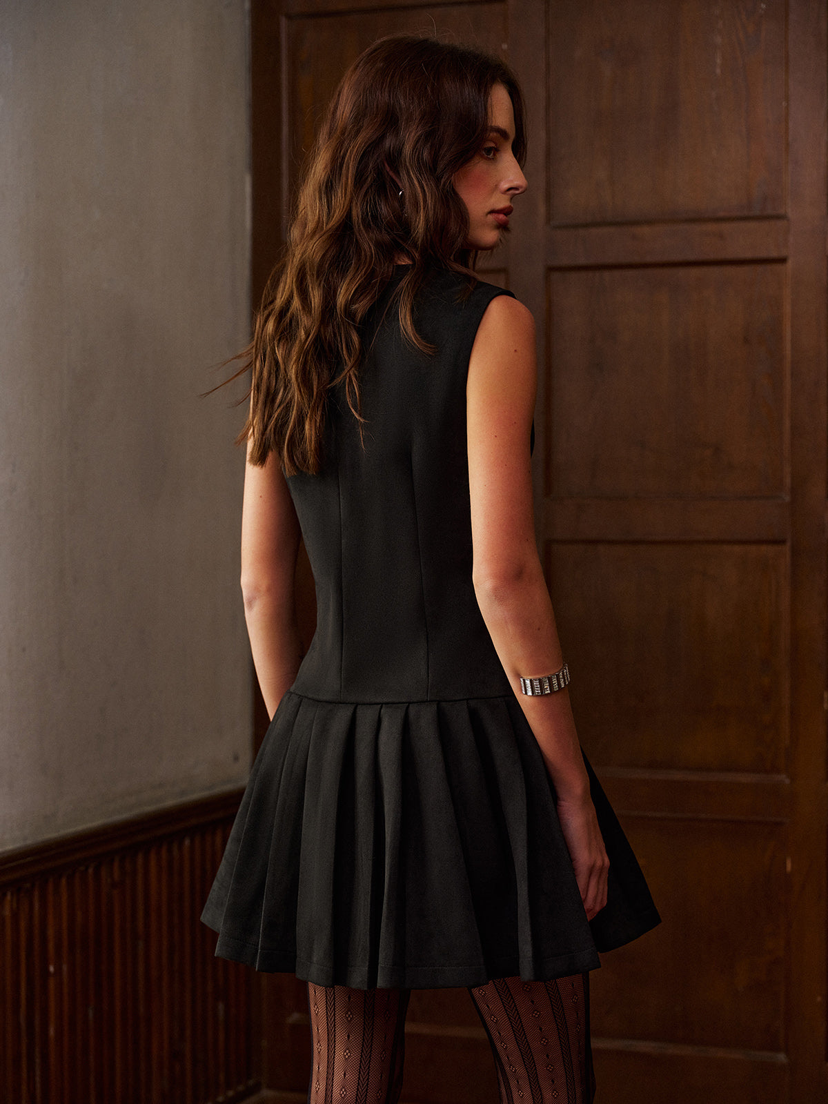 Olyssa V Yaka Süet Pileli Tank Kısa Elbise