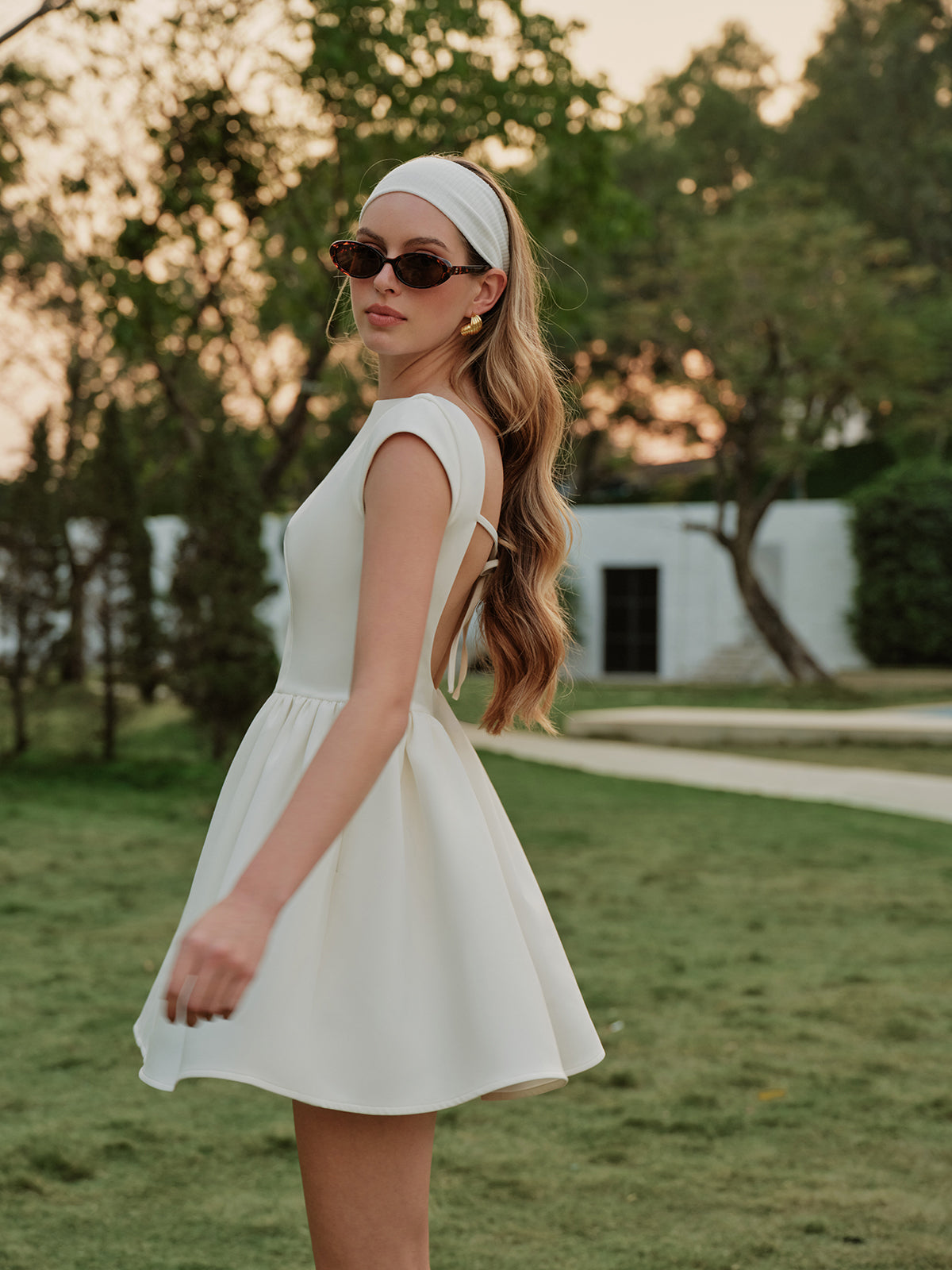 Olyssa Şık Arka Bağlama Fırfırlı Elbise