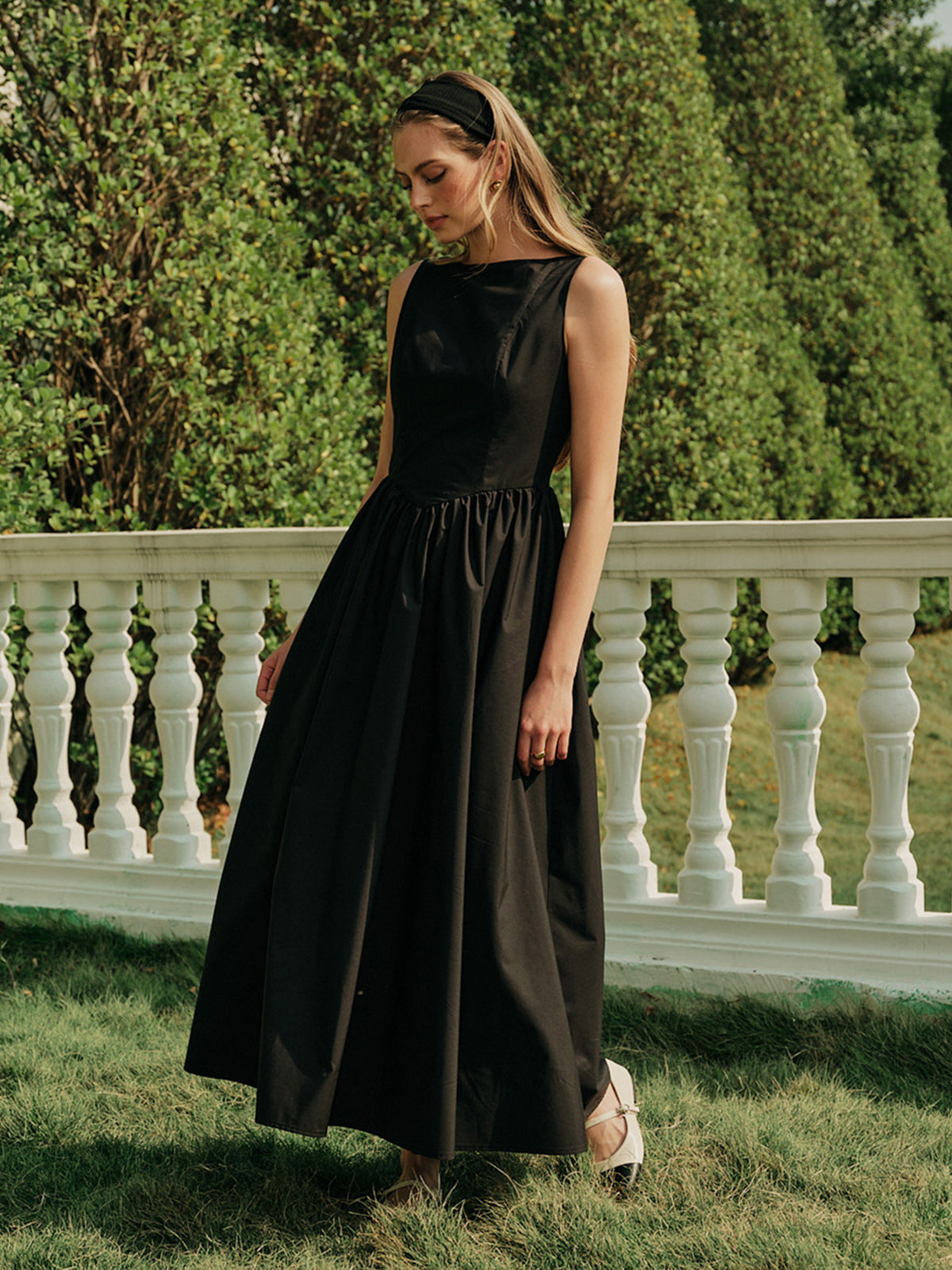 Olyssa Şık Kolsuz Sırt Açık Plise Maxi Elbise