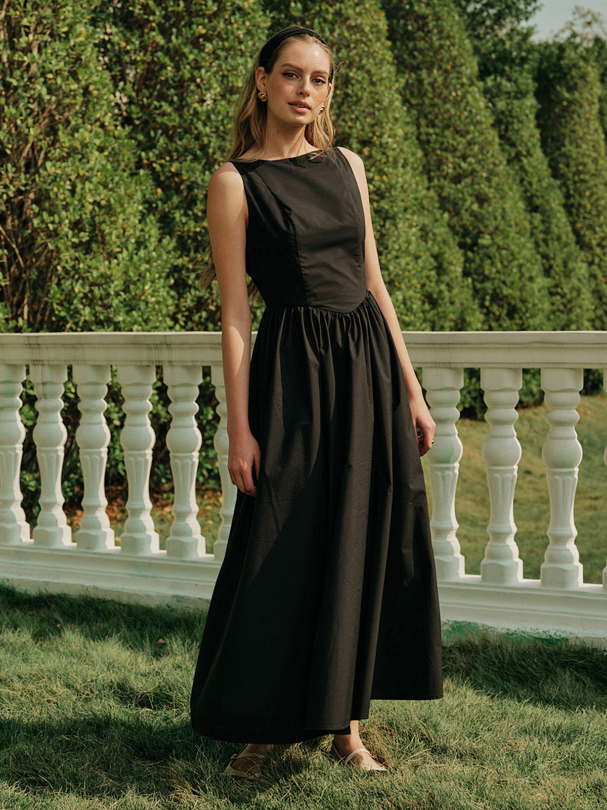 Olyssa Şık Kolsuz Sırt Açık Plise Maxi Elbise