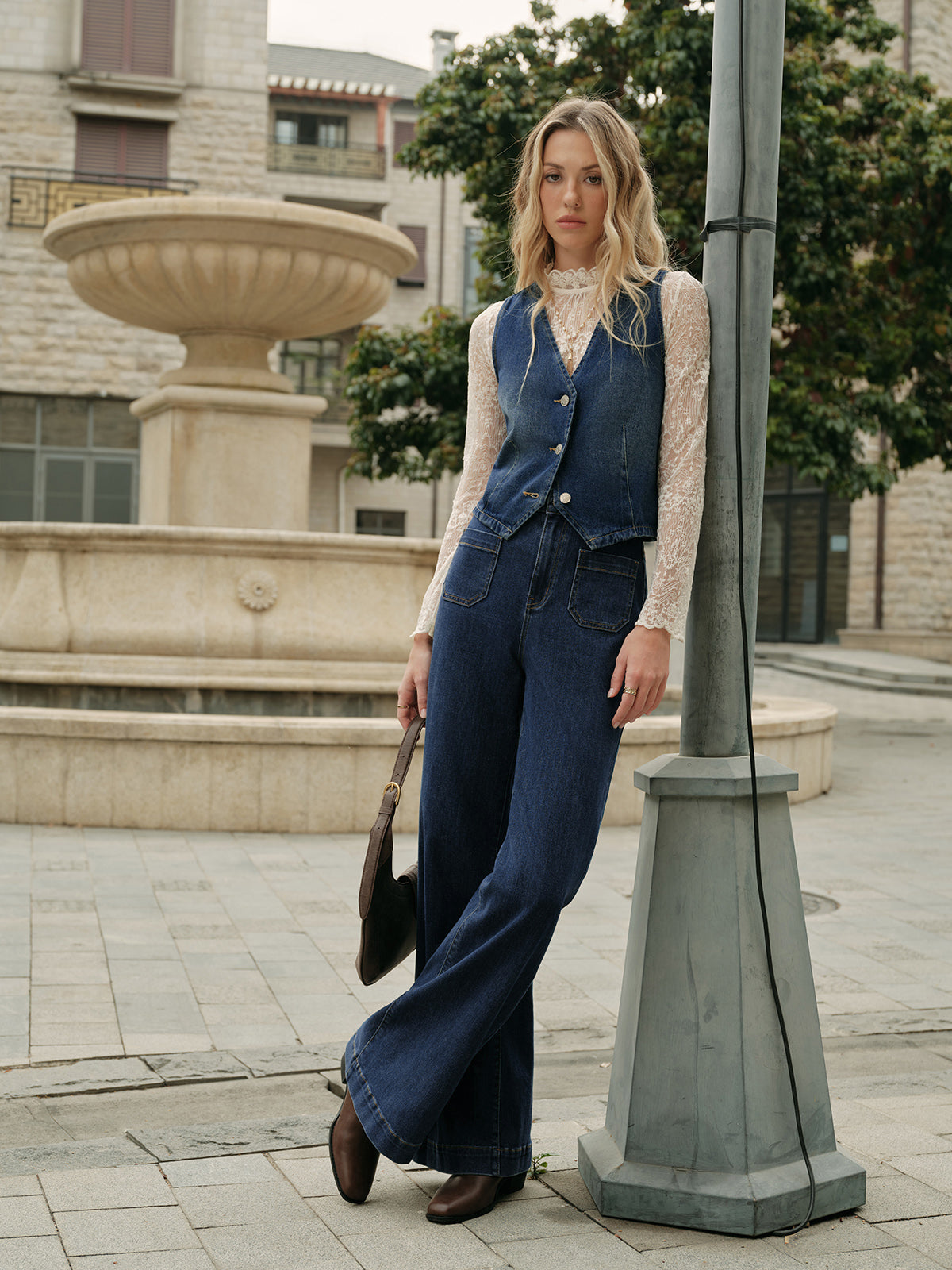 Şık Denim Yelek ile Rahat Şıklık