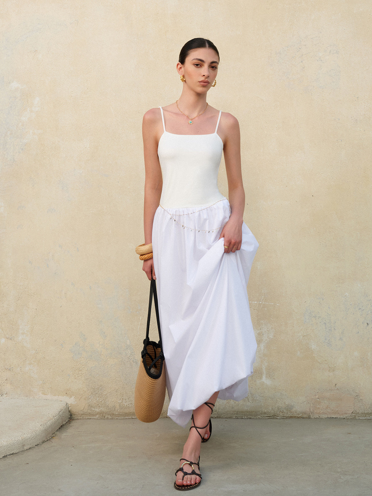 Şık Balon Etek Askılı Elbise ile Kusursuz Bir Görünüm