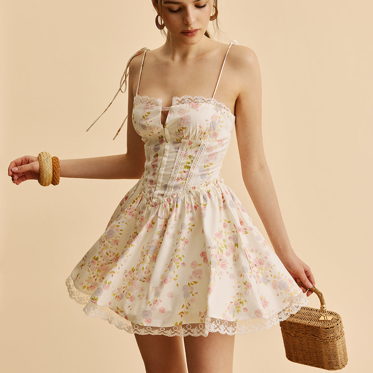 Çiçekli Korse Abiye Elbise ile Şık Fiyonk Askı