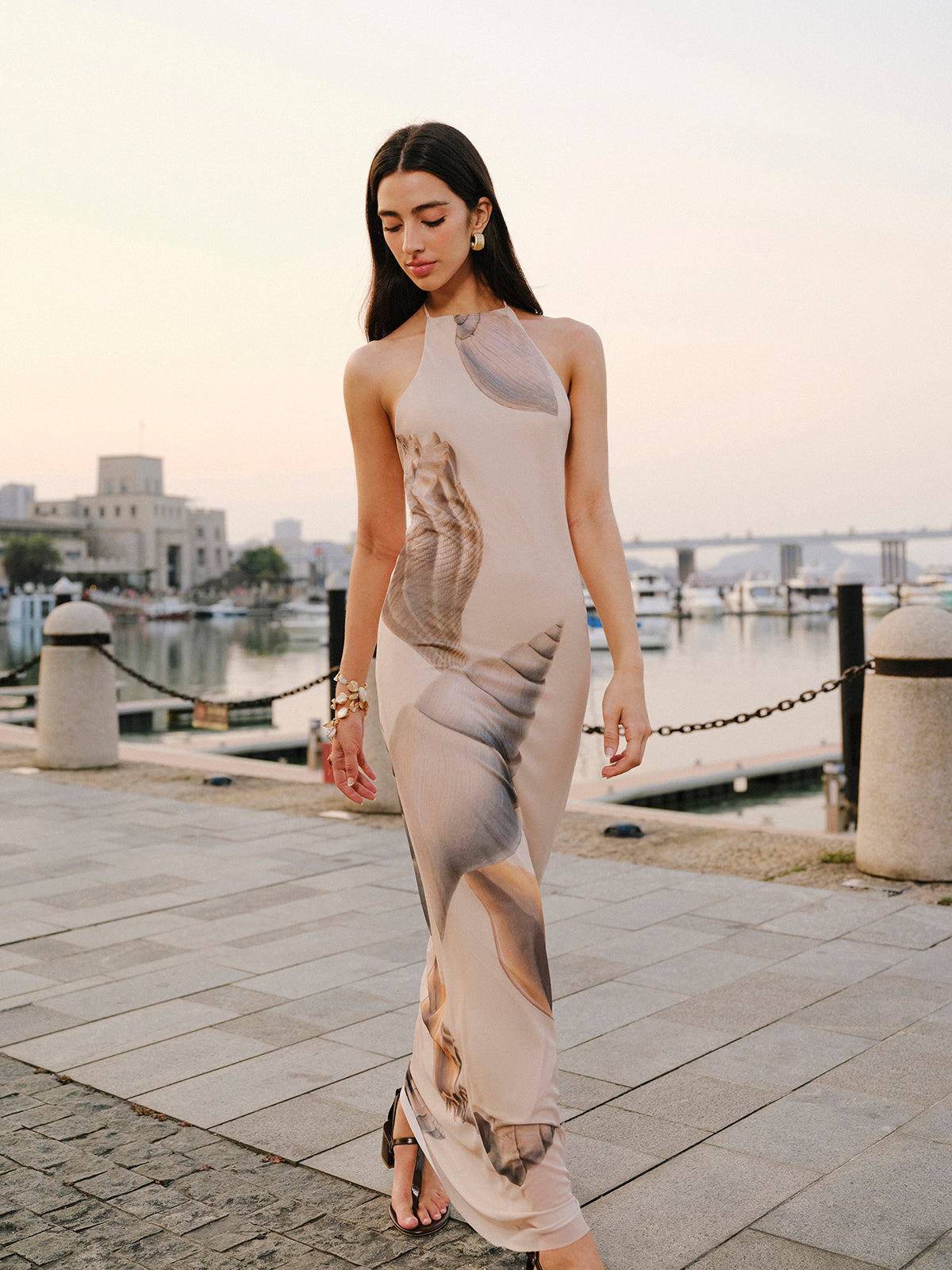 Şık Sırt Açık Halter Yaka File Elbise