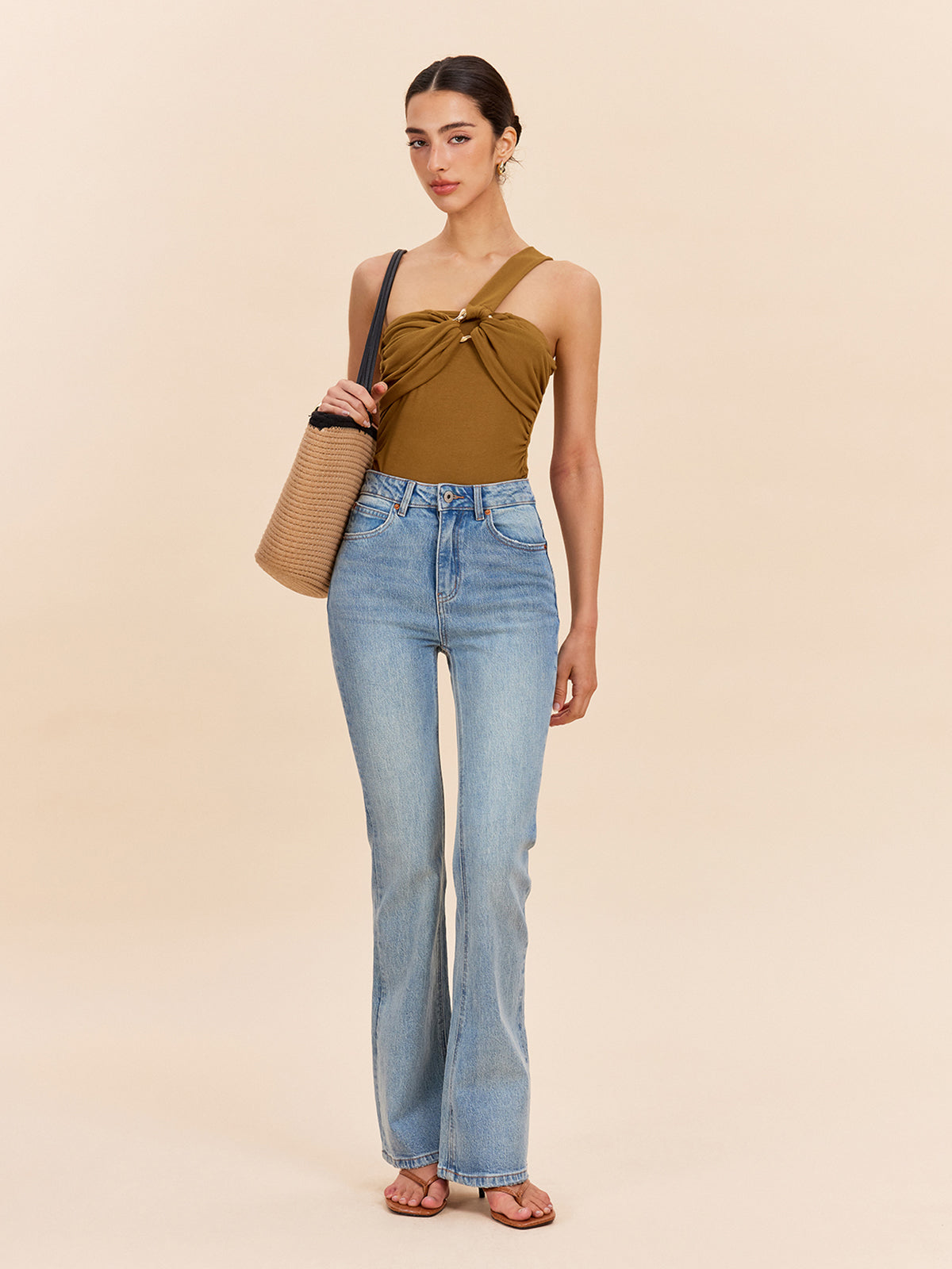 Önü Bükümlü Tek Omuzlu Üst