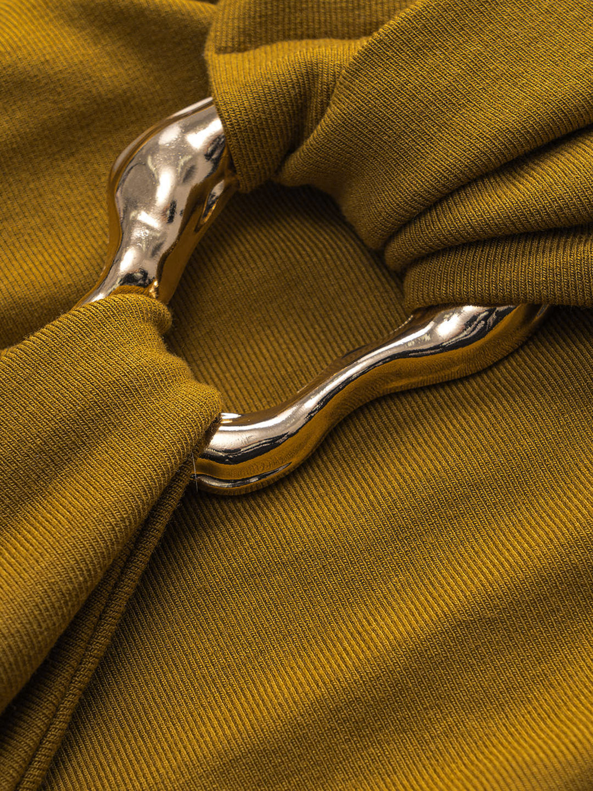 Önü Bükümlü Tek Omuzlu Üst