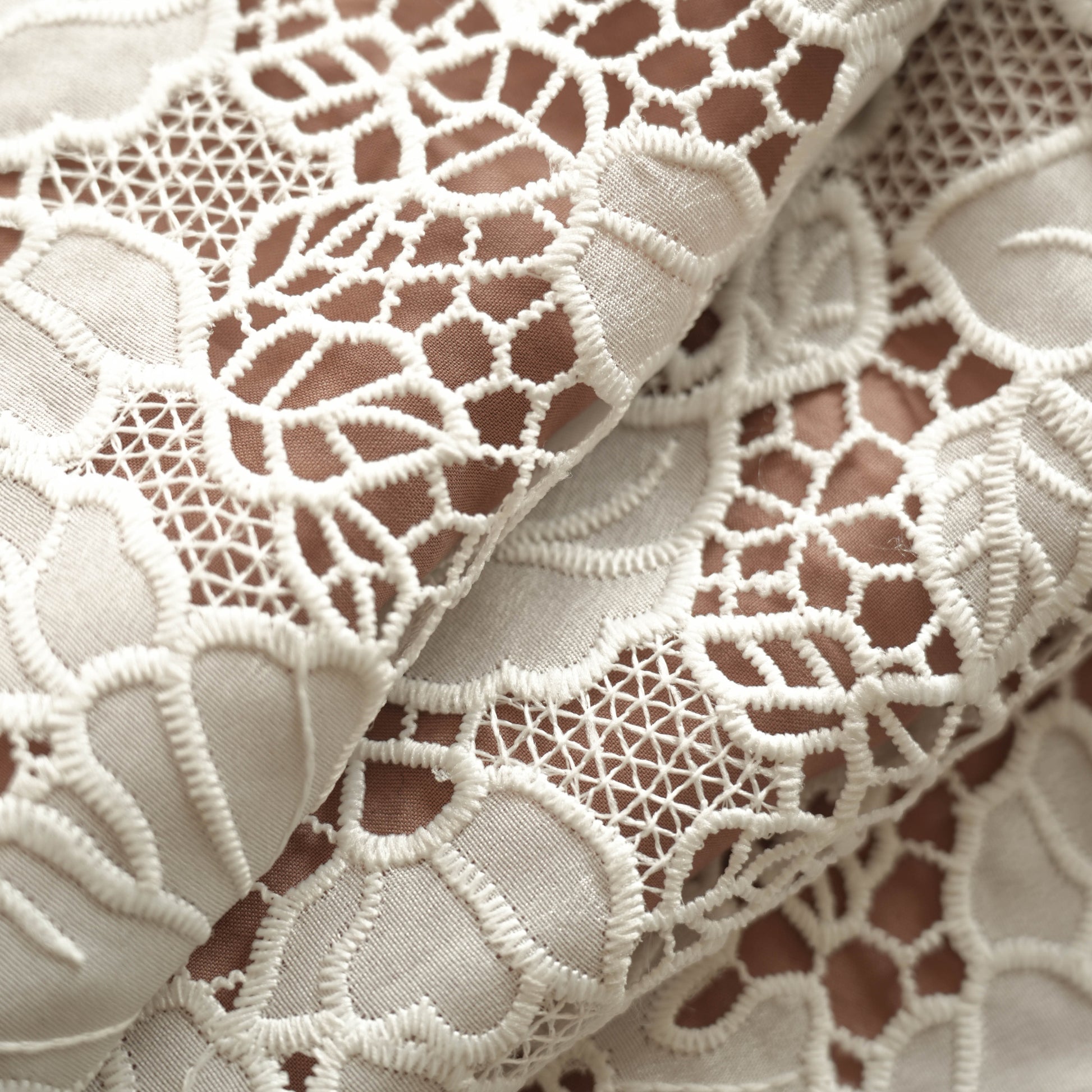 Olyssa Beyaz Çiçekli Dantel Spagetti Askılı Elbise