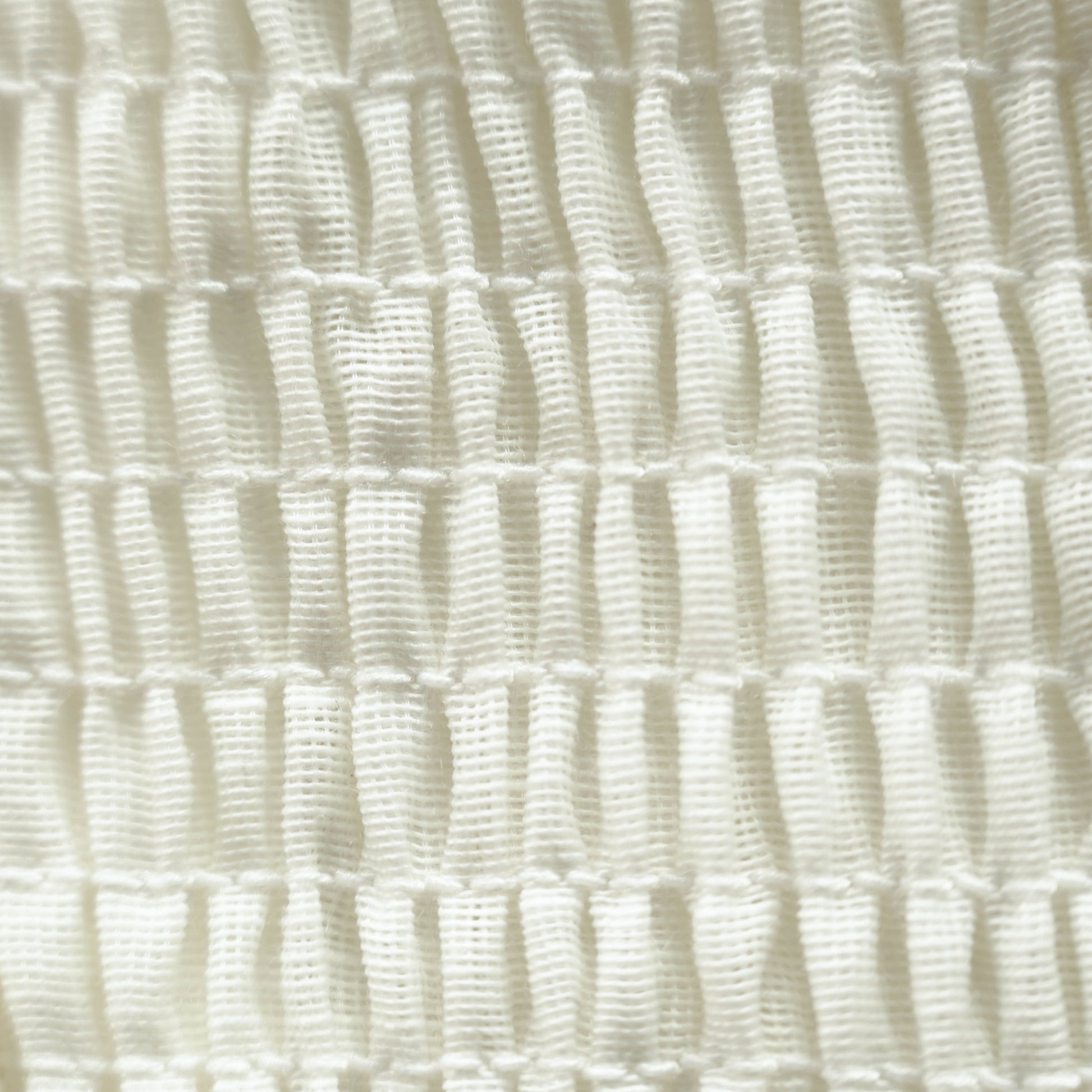 Olyssa Dantelli Bedene Sahip Çiçek İşlemeli Midi Elbise