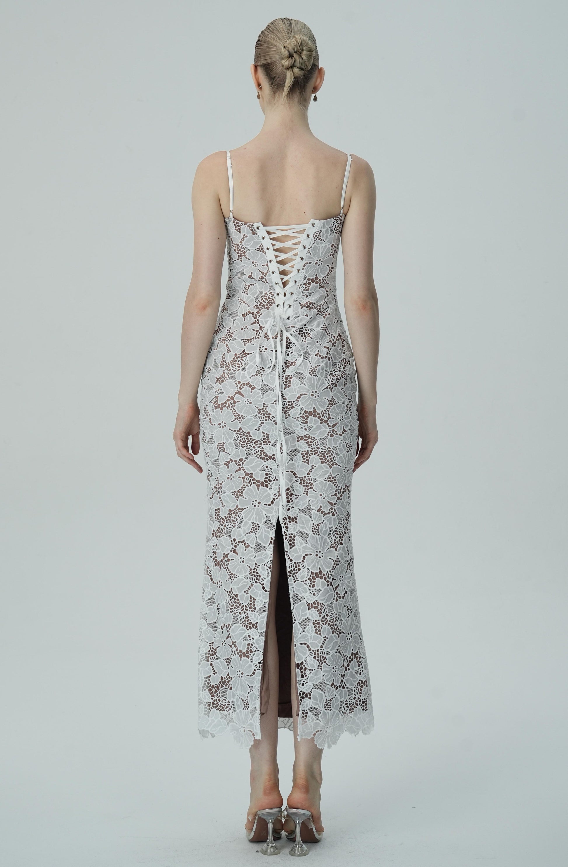 Olyssa Beyaz Çiçekli Dantel Spagetti Askılı Elbise