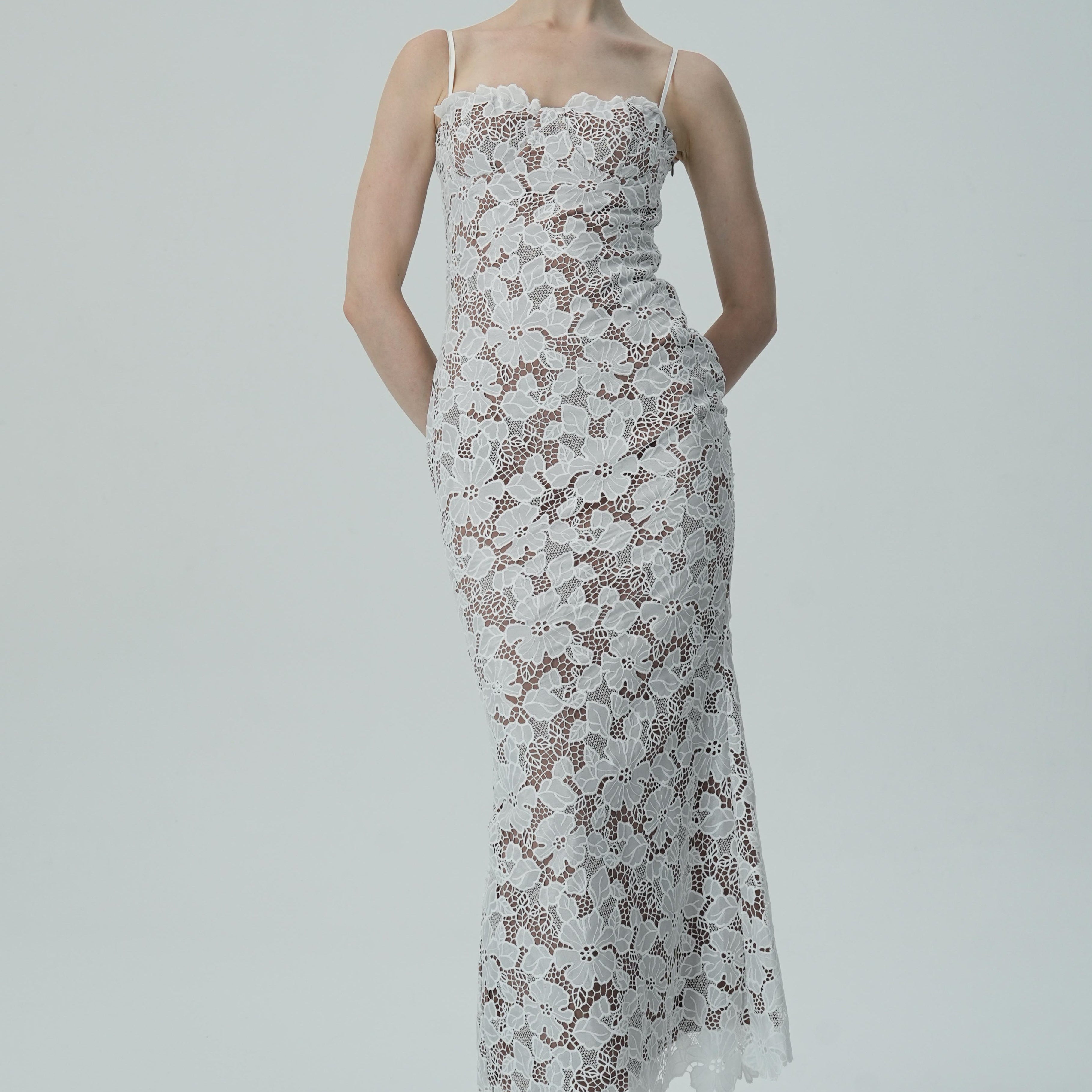 Olyssa Beyaz Çiçekli Dantel Spagetti Askılı Elbise