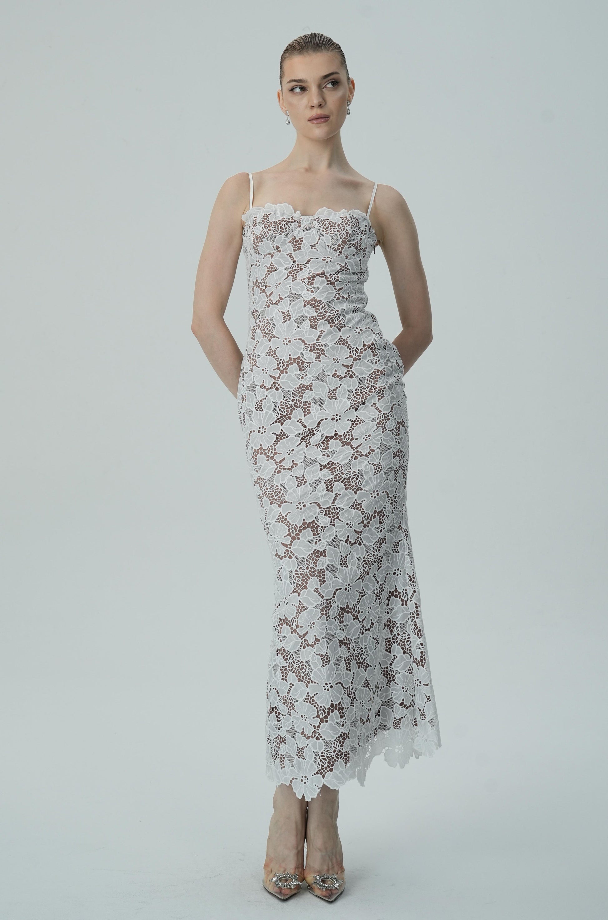 Olyssa Beyaz Çiçekli Dantel Spagetti Askılı Elbise