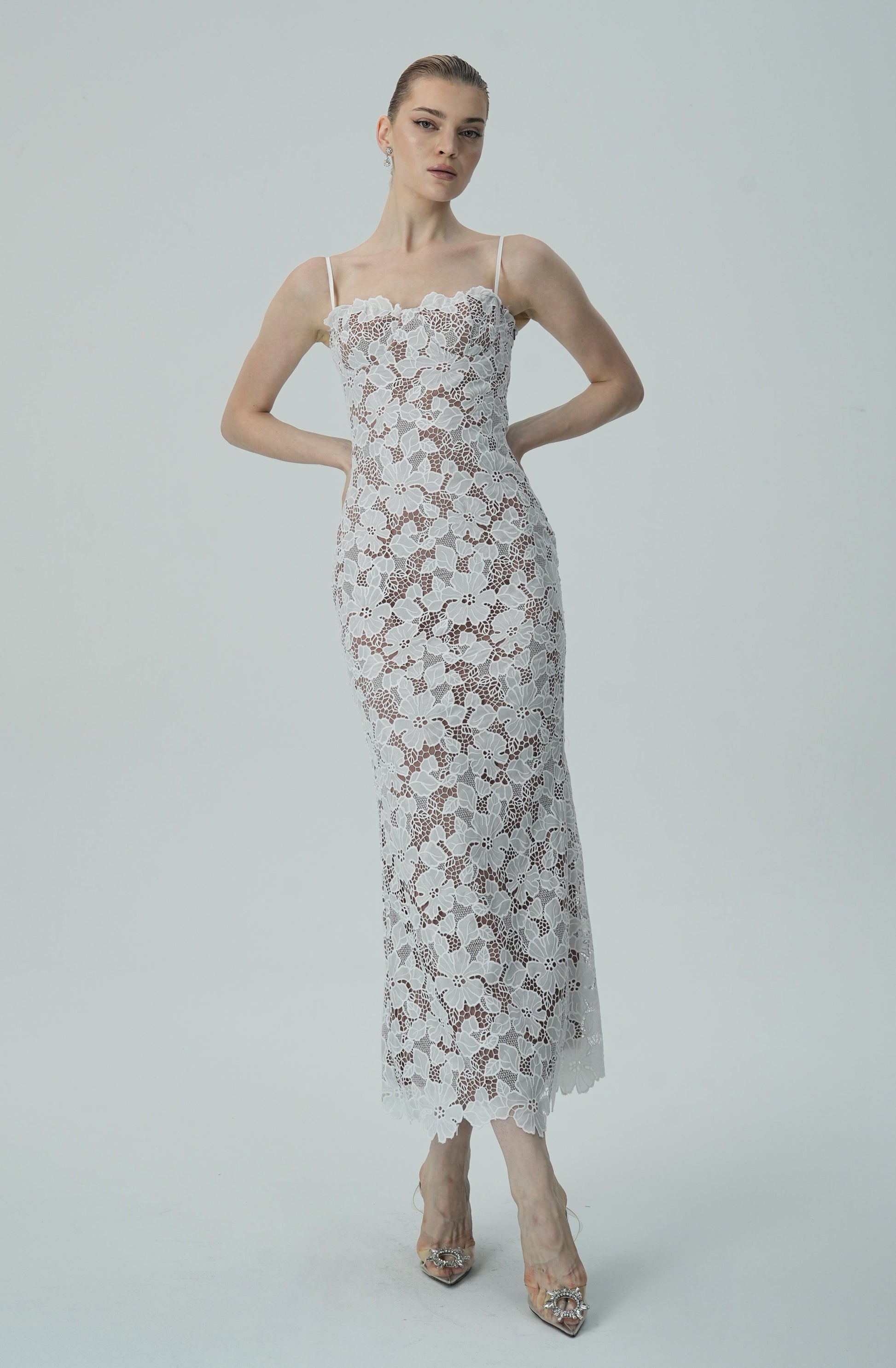 Olyssa Beyaz Çiçekli Dantel Spagetti Askılı Elbise