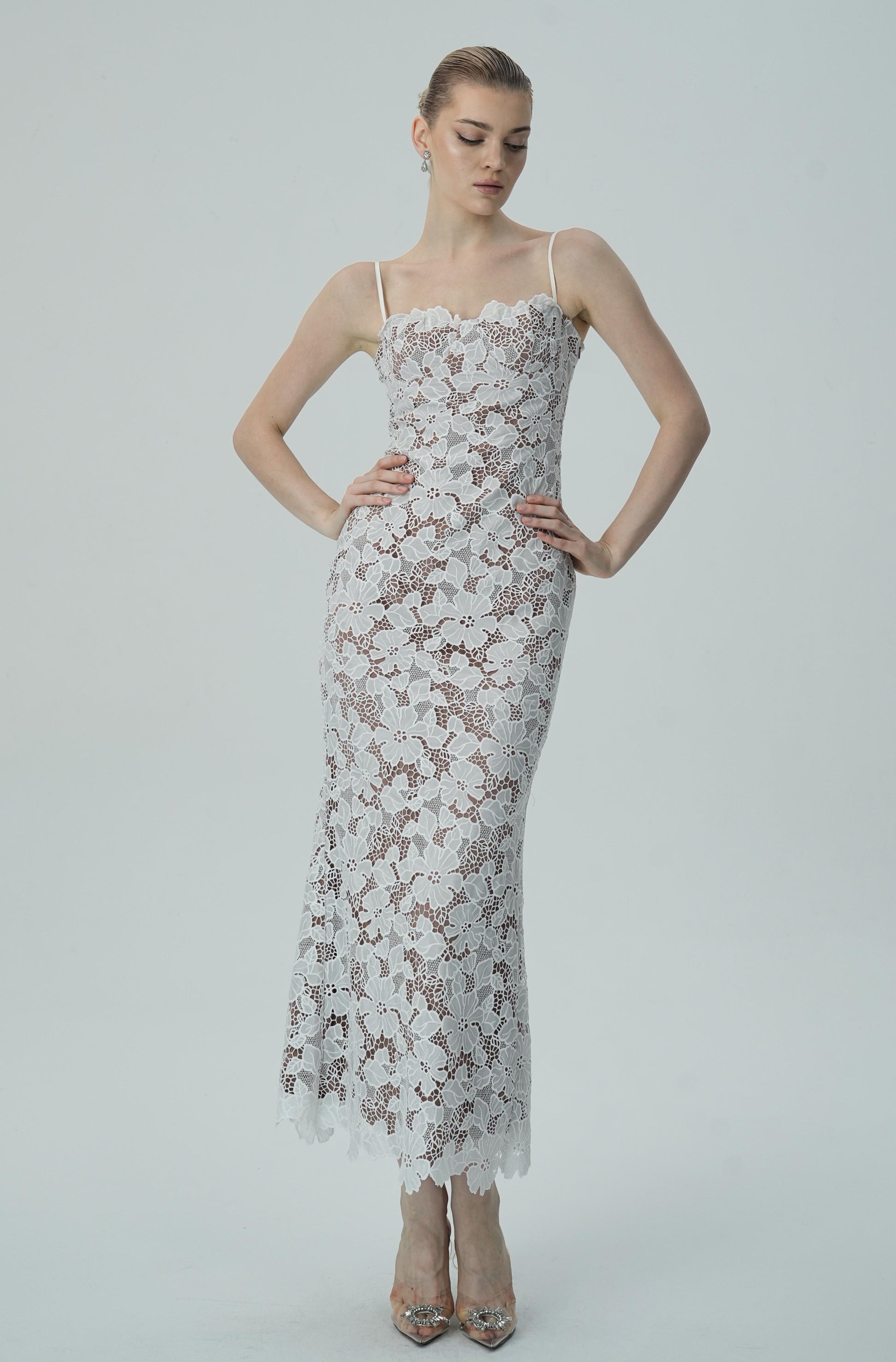 Olyssa Beyaz Çiçekli Dantel Spagetti Askılı Elbise