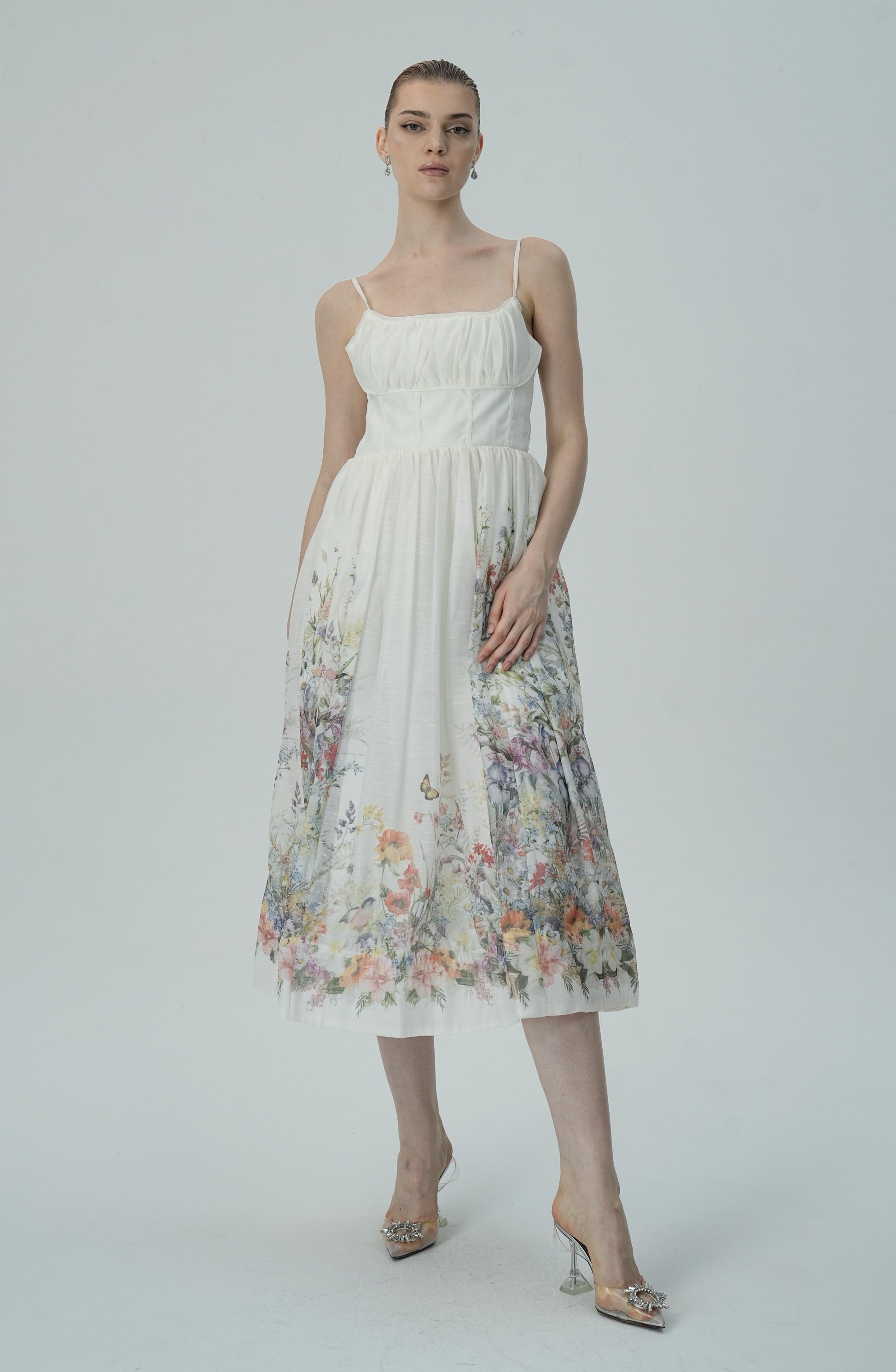 Olyssa Dantelli Bedene Sahip Çiçek İşlemeli Midi Elbise