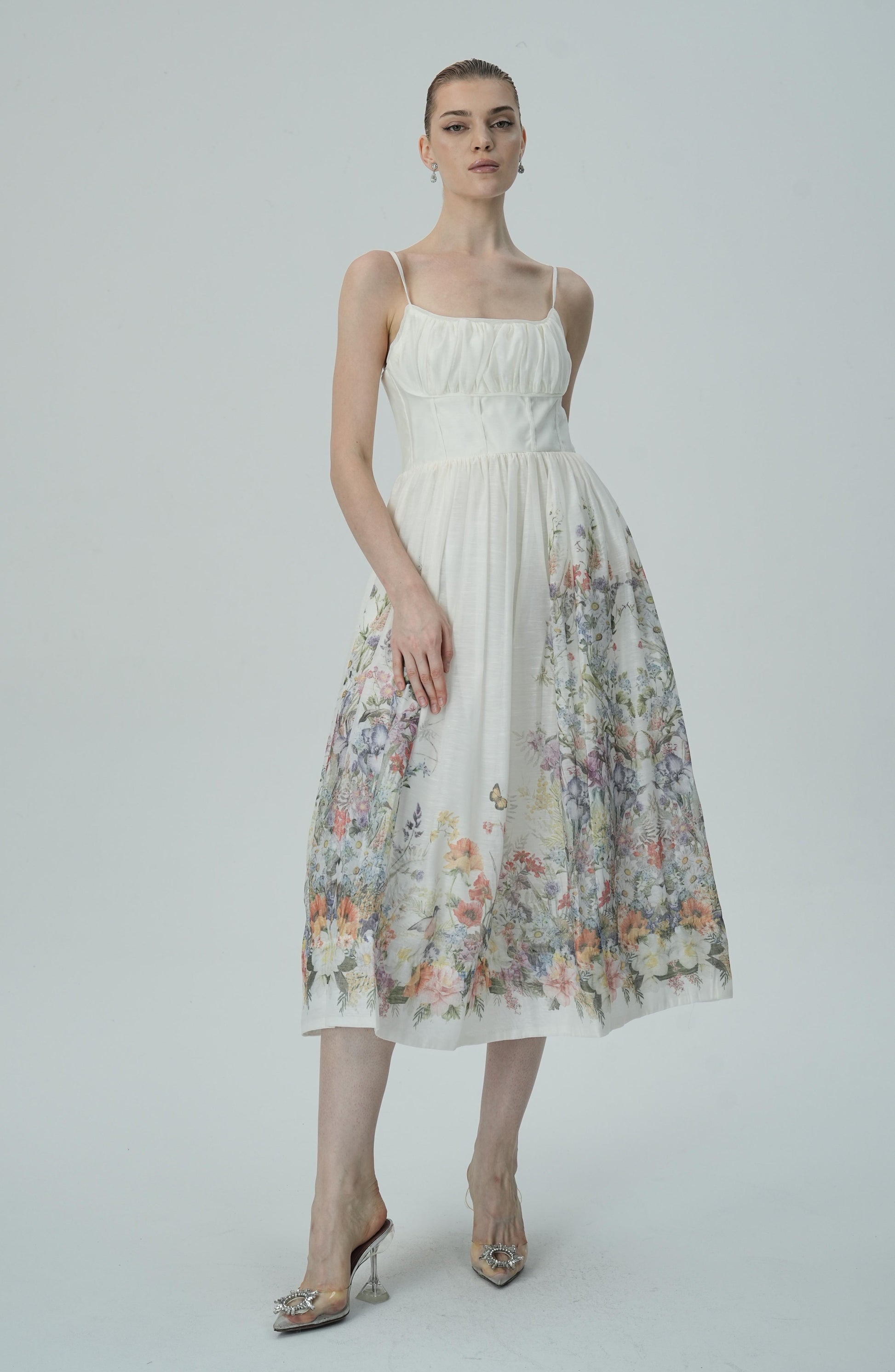 Olyssa Dantelli Bedene Sahip Çiçek İşlemeli Midi Elbise