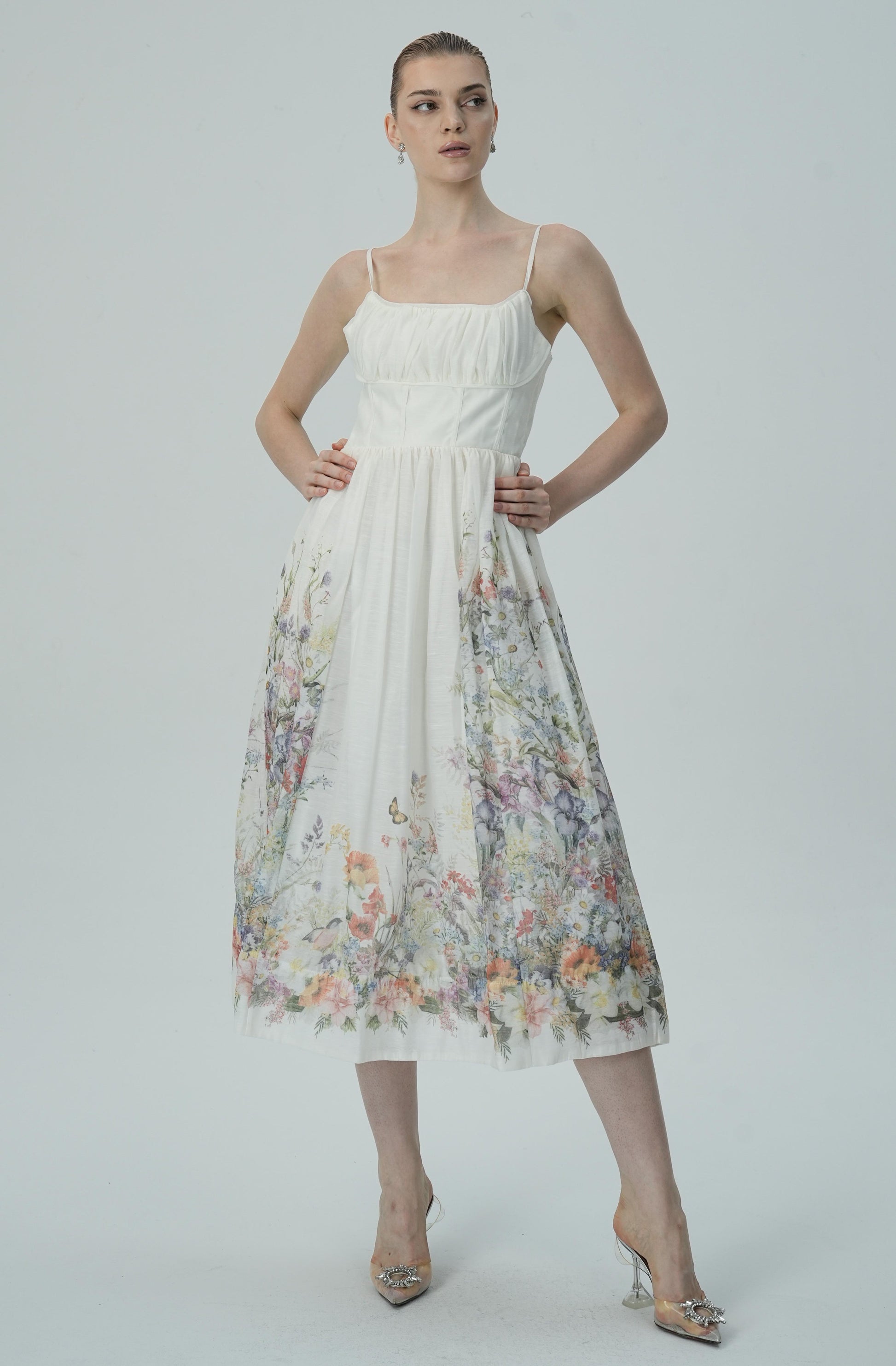 Olyssa Dantelli Bedene Sahip Çiçek İşlemeli Midi Elbise