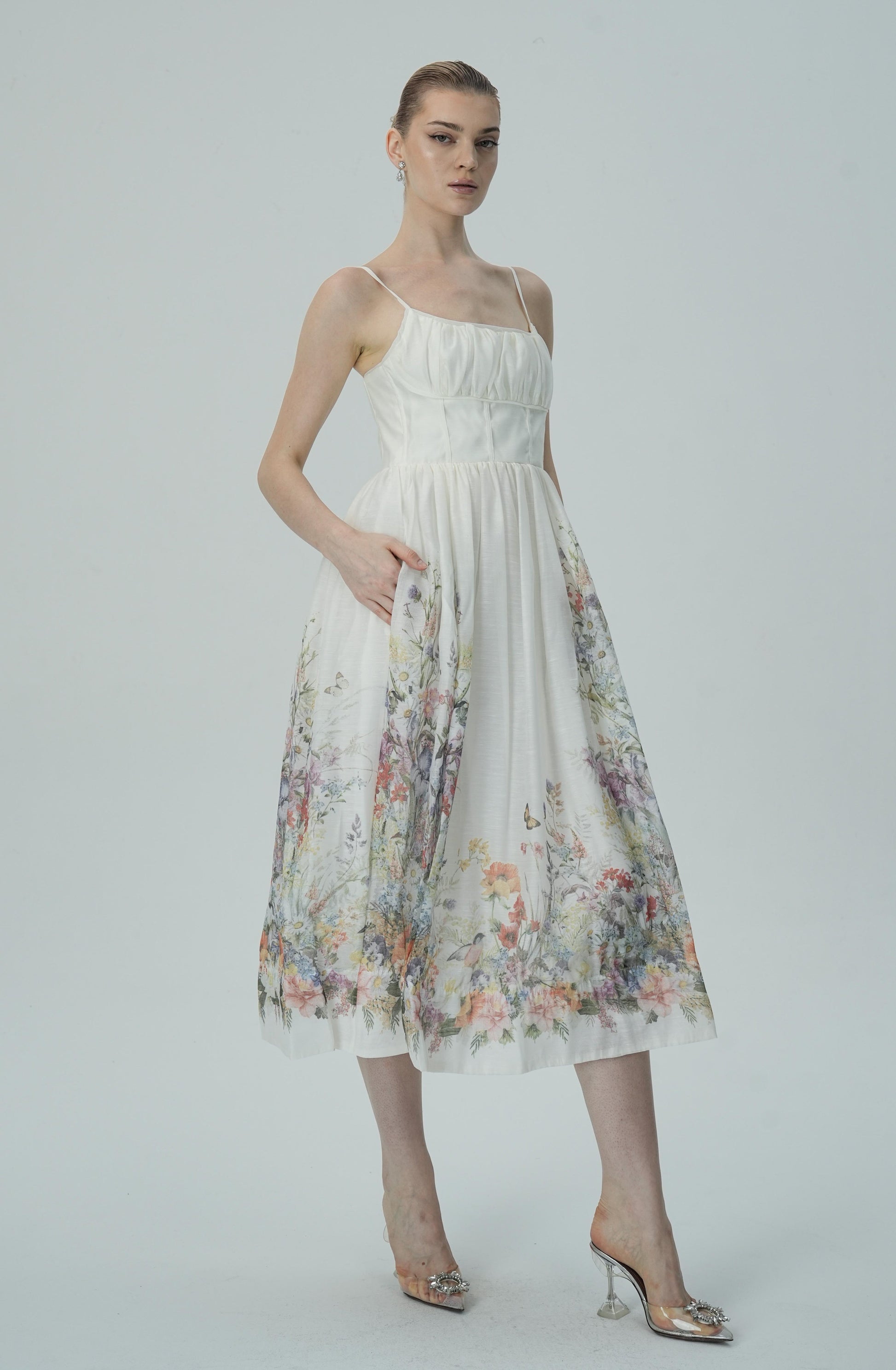 Olyssa Dantelli Bedene Sahip Çiçek İşlemeli Midi Elbise