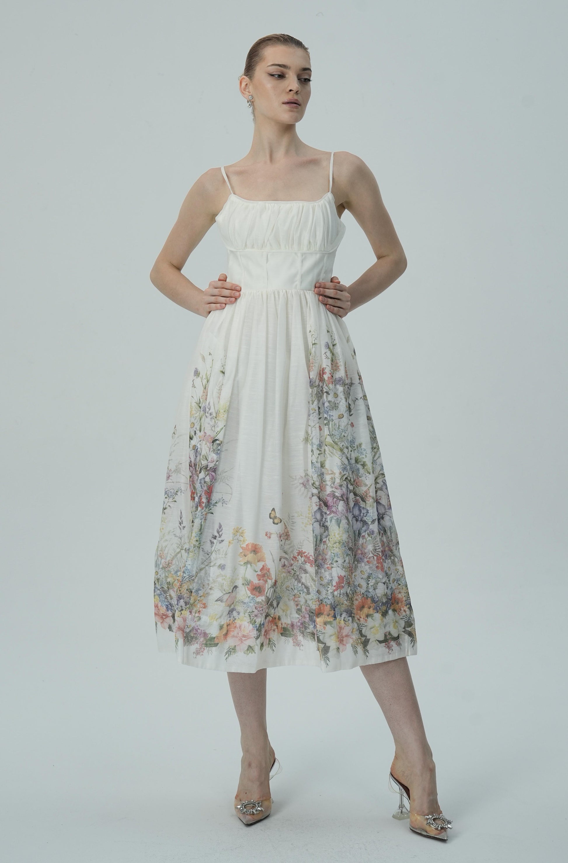 Olyssa Dantelli Bedene Sahip Çiçek İşlemeli Midi Elbise