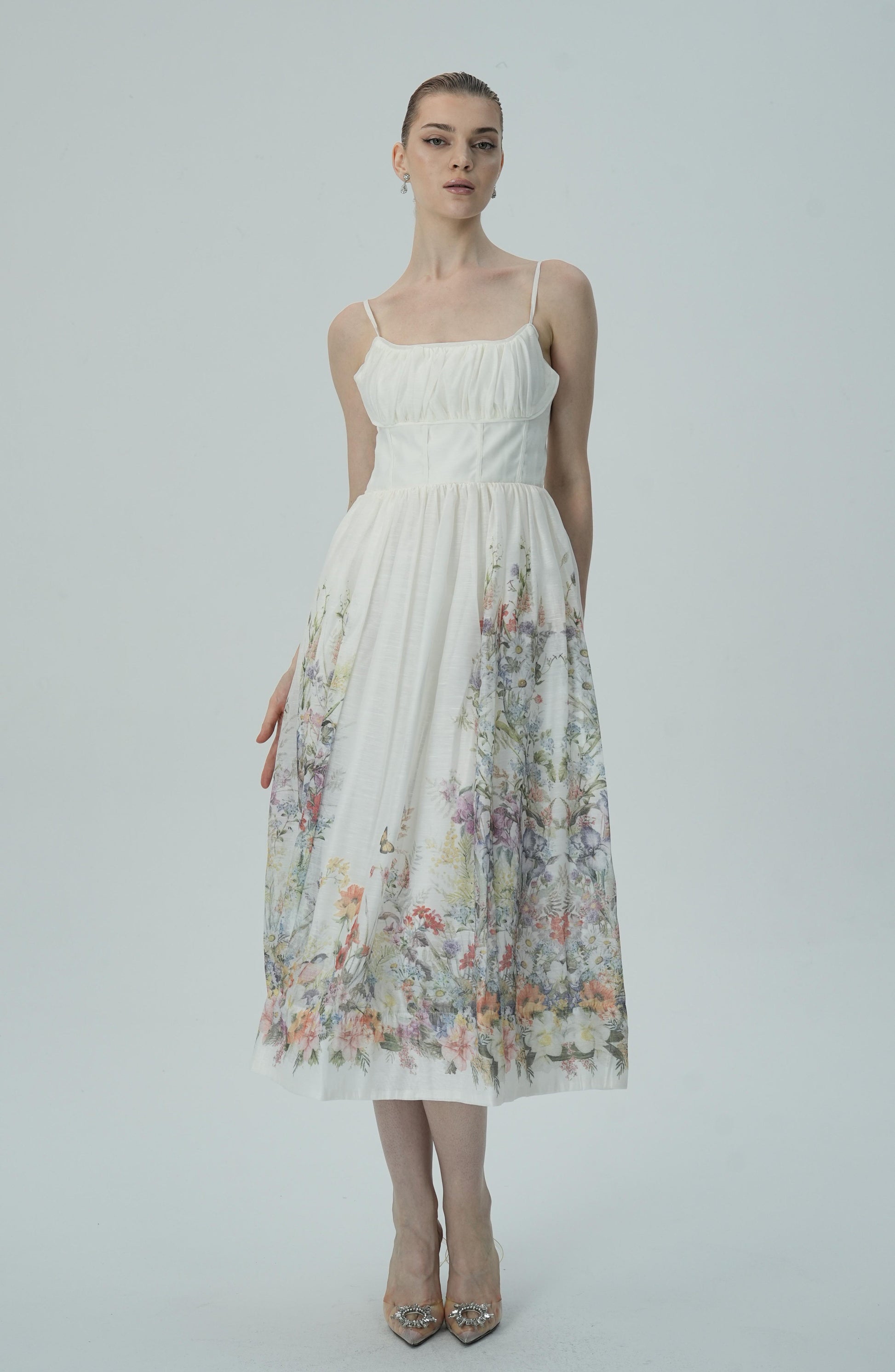 Olyssa Dantelli Bedene Sahip Çiçek İşlemeli Midi Elbise