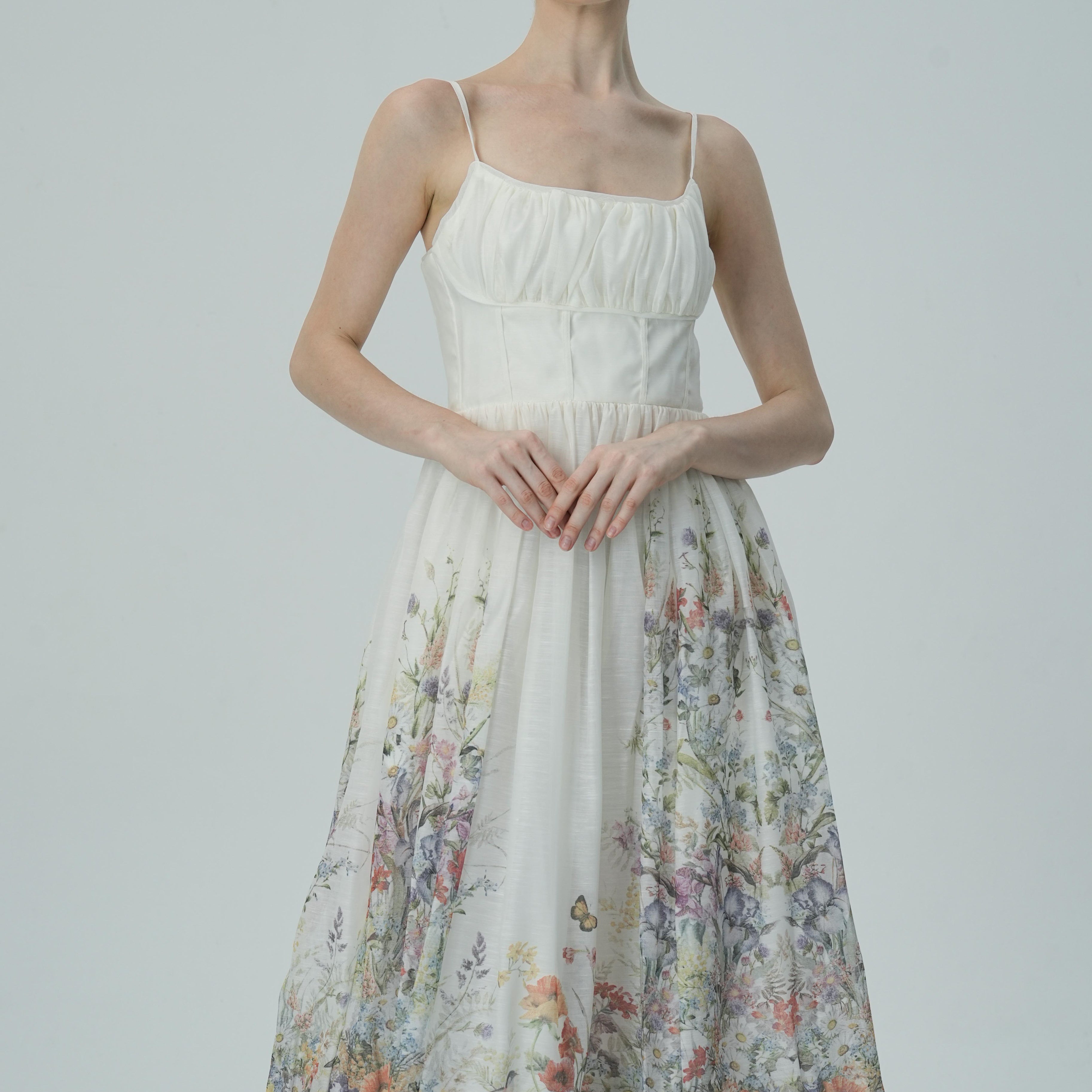 Olyssa Dantelli Bedene Sahip Çiçek İşlemeli Midi Elbise