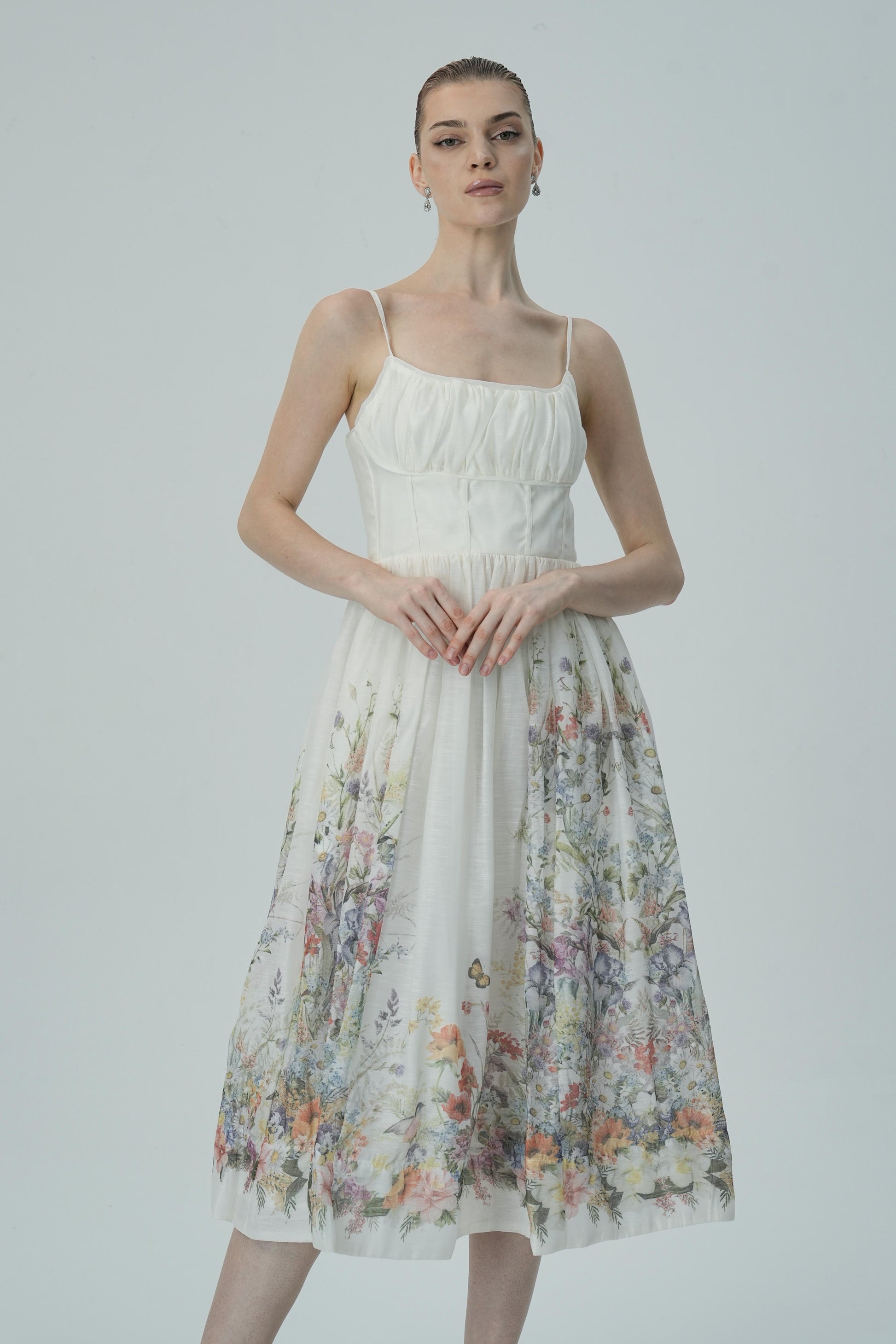 Olyssa Dantelli Bedene Sahip Çiçek İşlemeli Midi Elbise