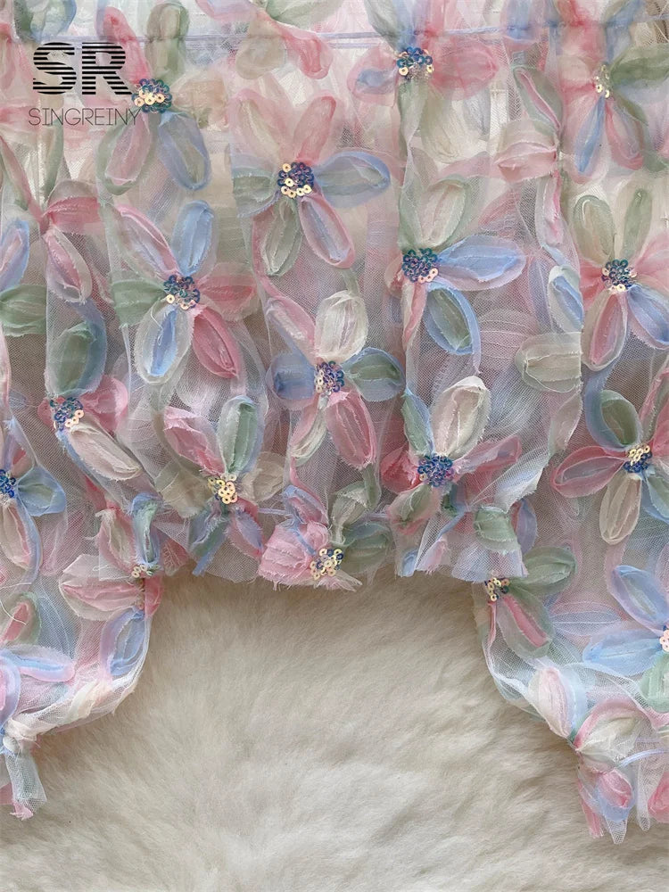 Çiçekli Pullu Kayık Yaka Bluz