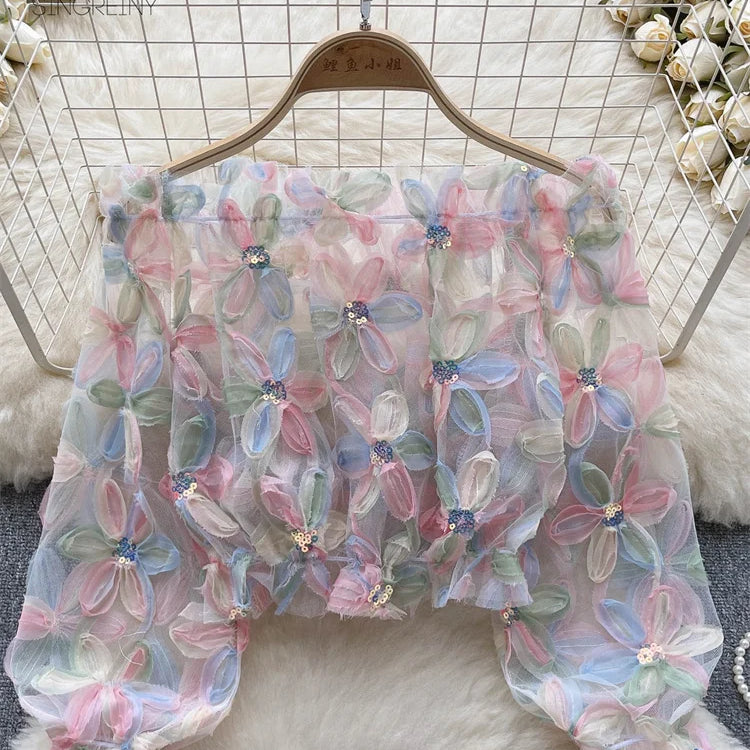 Çiçekli Pullu Kayık Yaka Bluz