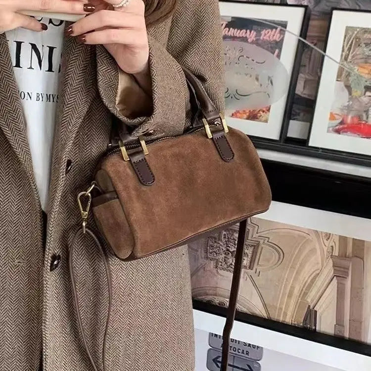 Üst Saplı Kadife Çanta