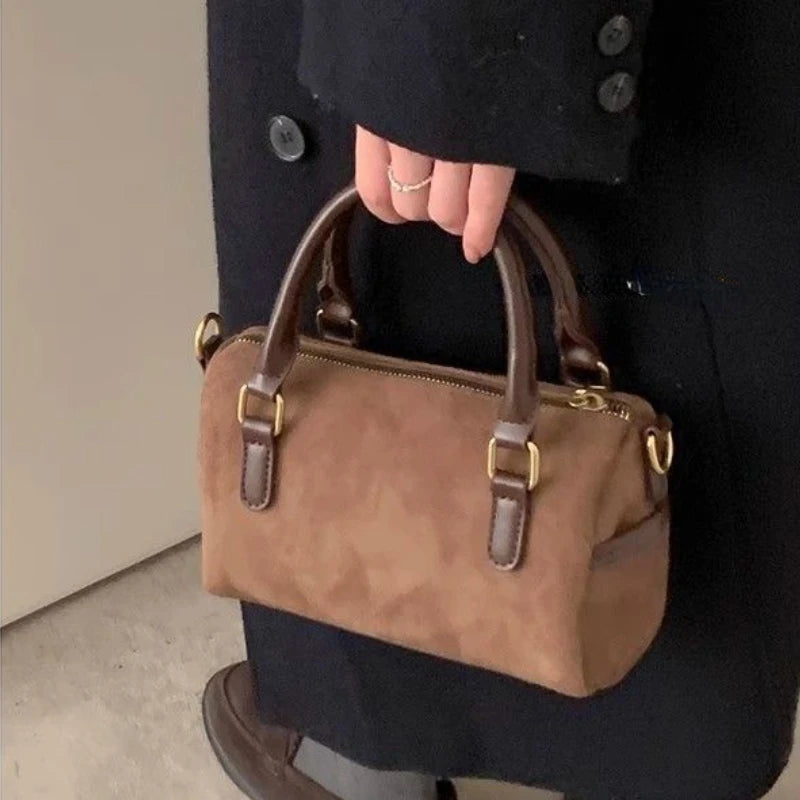 Üst Saplı Kadife Çanta