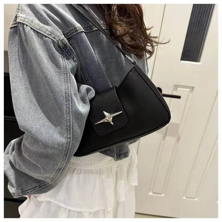 Metal yıldız detaylı mini omuz çantası