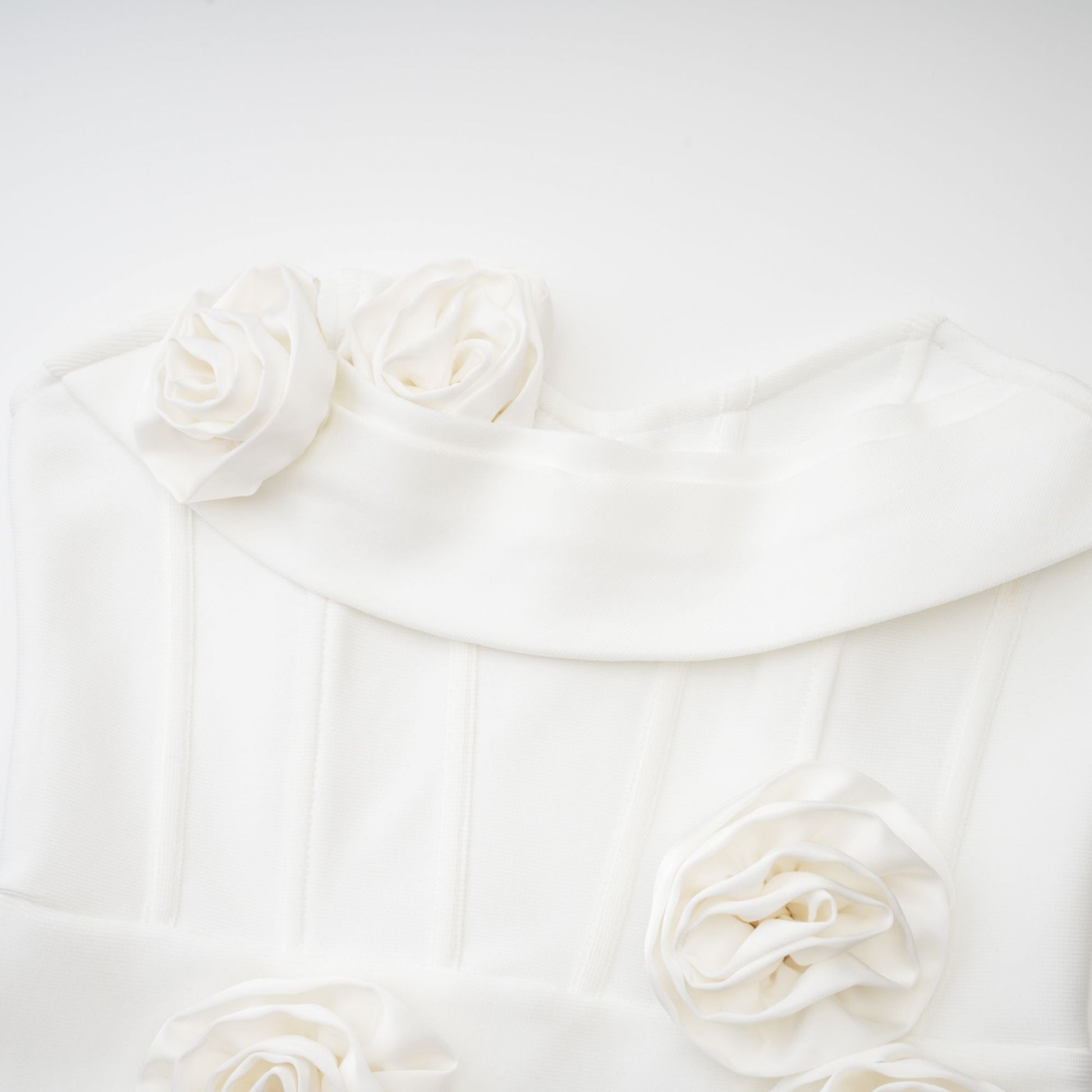 Olyssa Geneviève Omuzları Açık Çiçekli Elbise