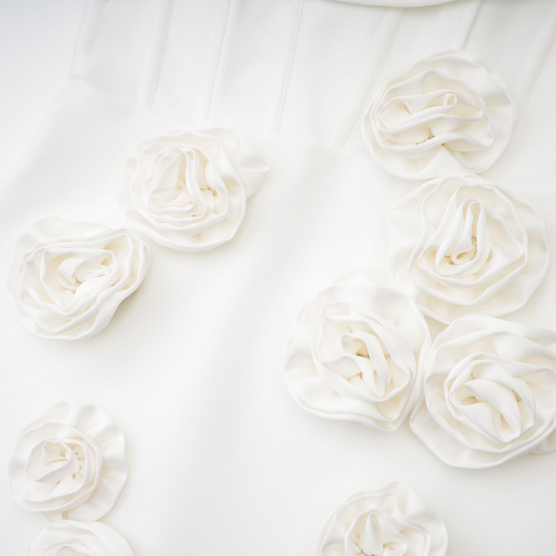 Olyssa Geneviève Omuzları Açık Çiçekli Elbise