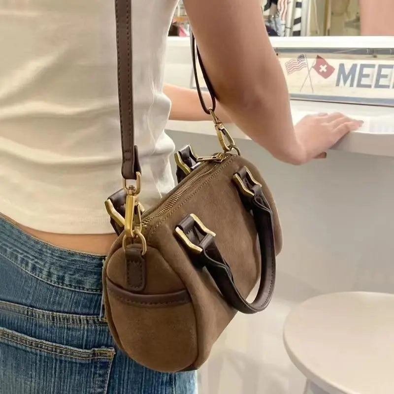 Üst Saplı Kadife Çanta