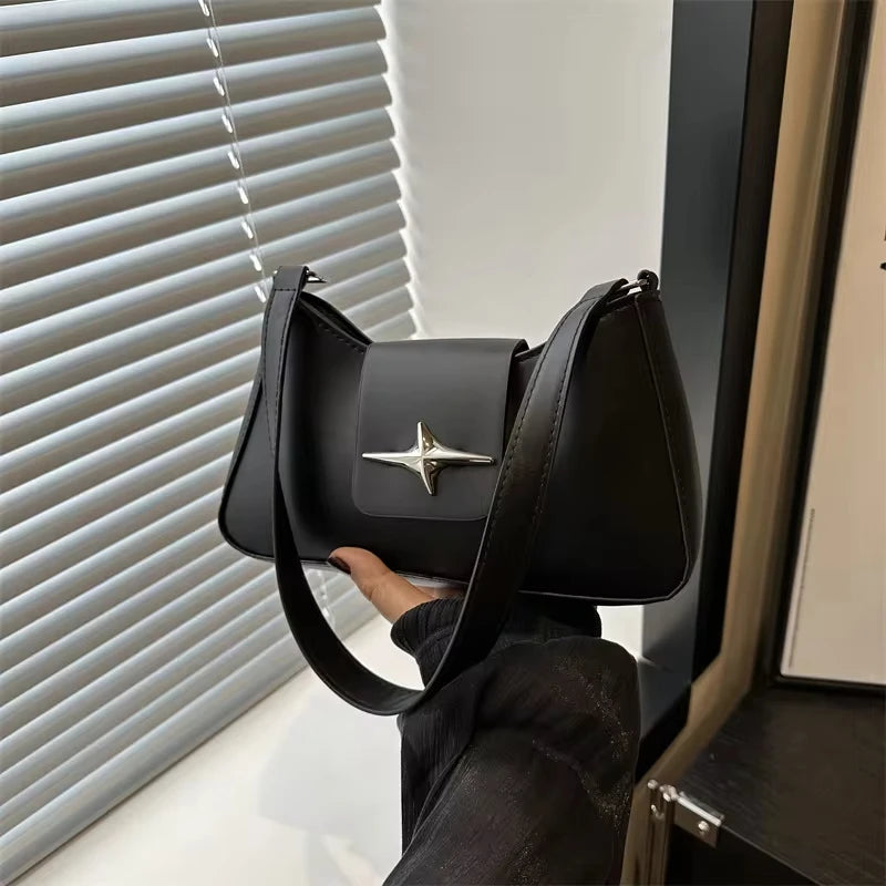 Metal yıldız detaylı mini omuz çantası