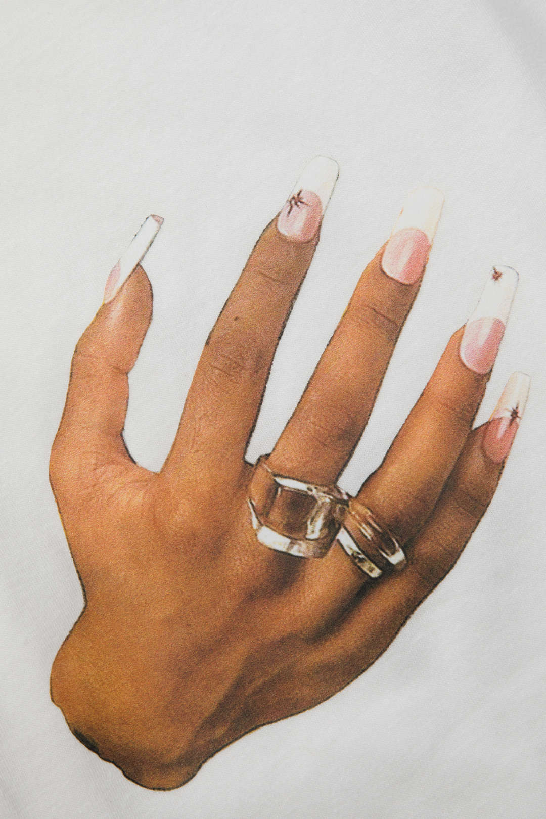 Elleri Baskılı Yuvarlak Yaka Kısa Tişört